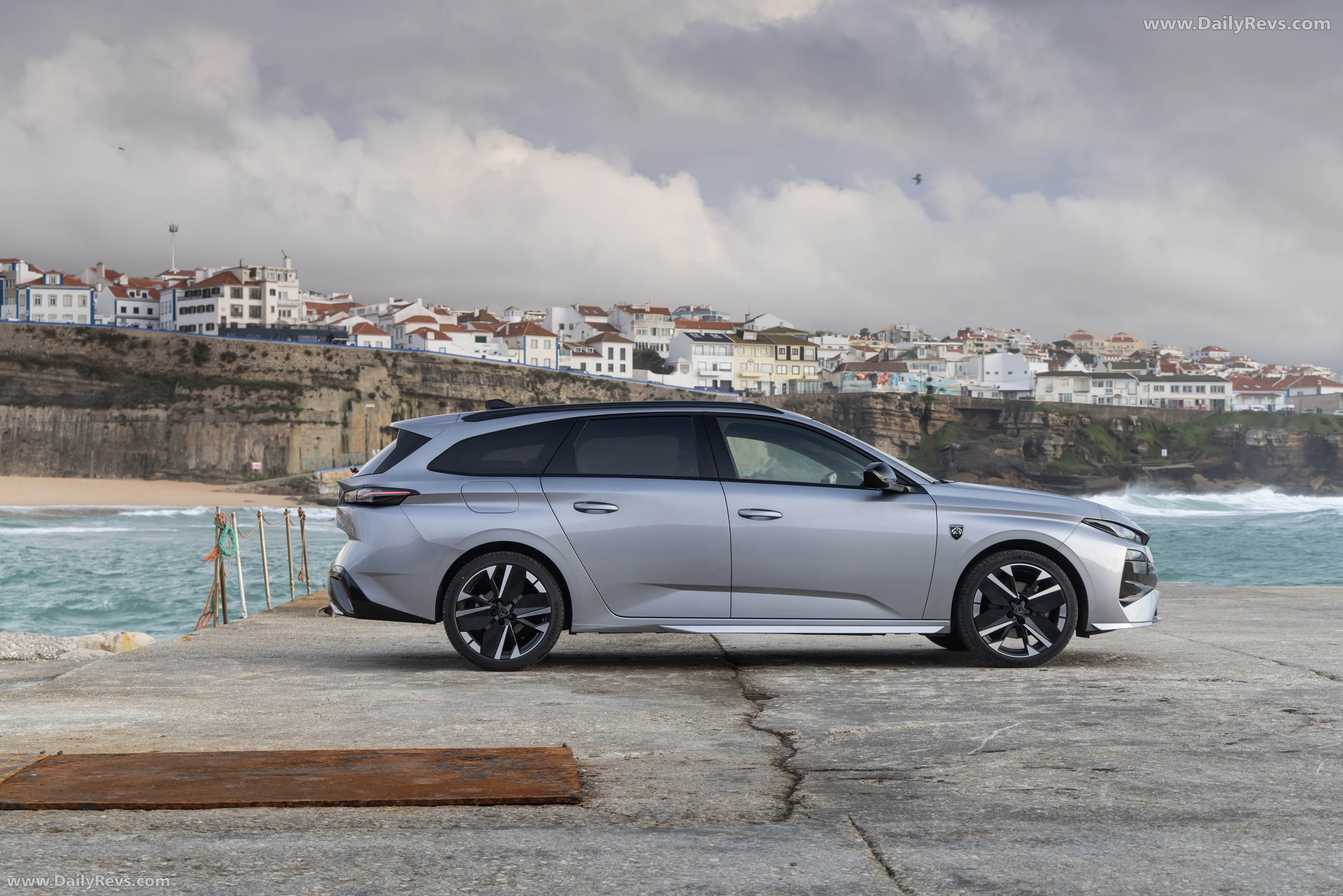 2026 Peugeot E-308 SW GT Hybrid Side View