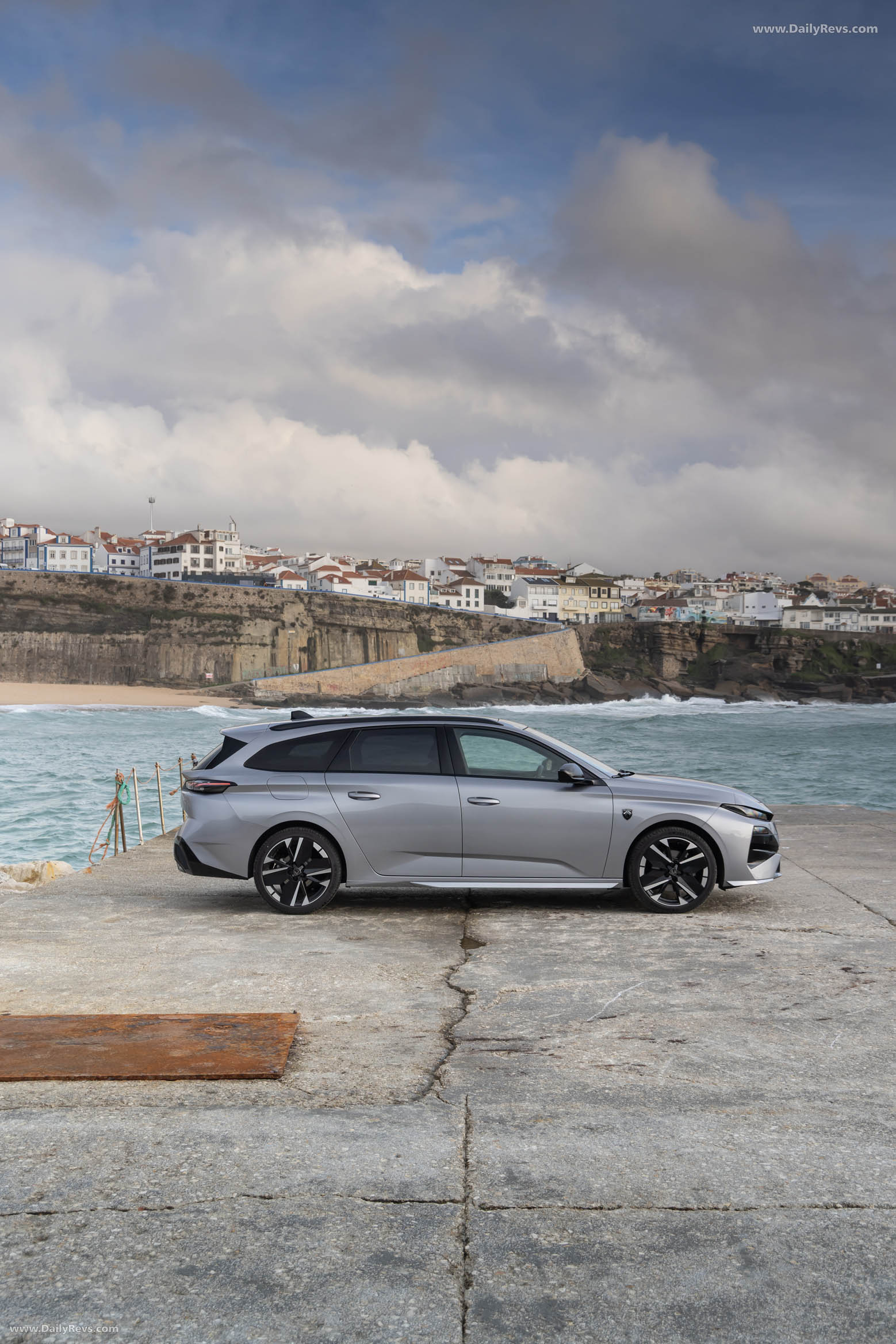 2026 Peugeot E-308 SW GT Hybrid Side View