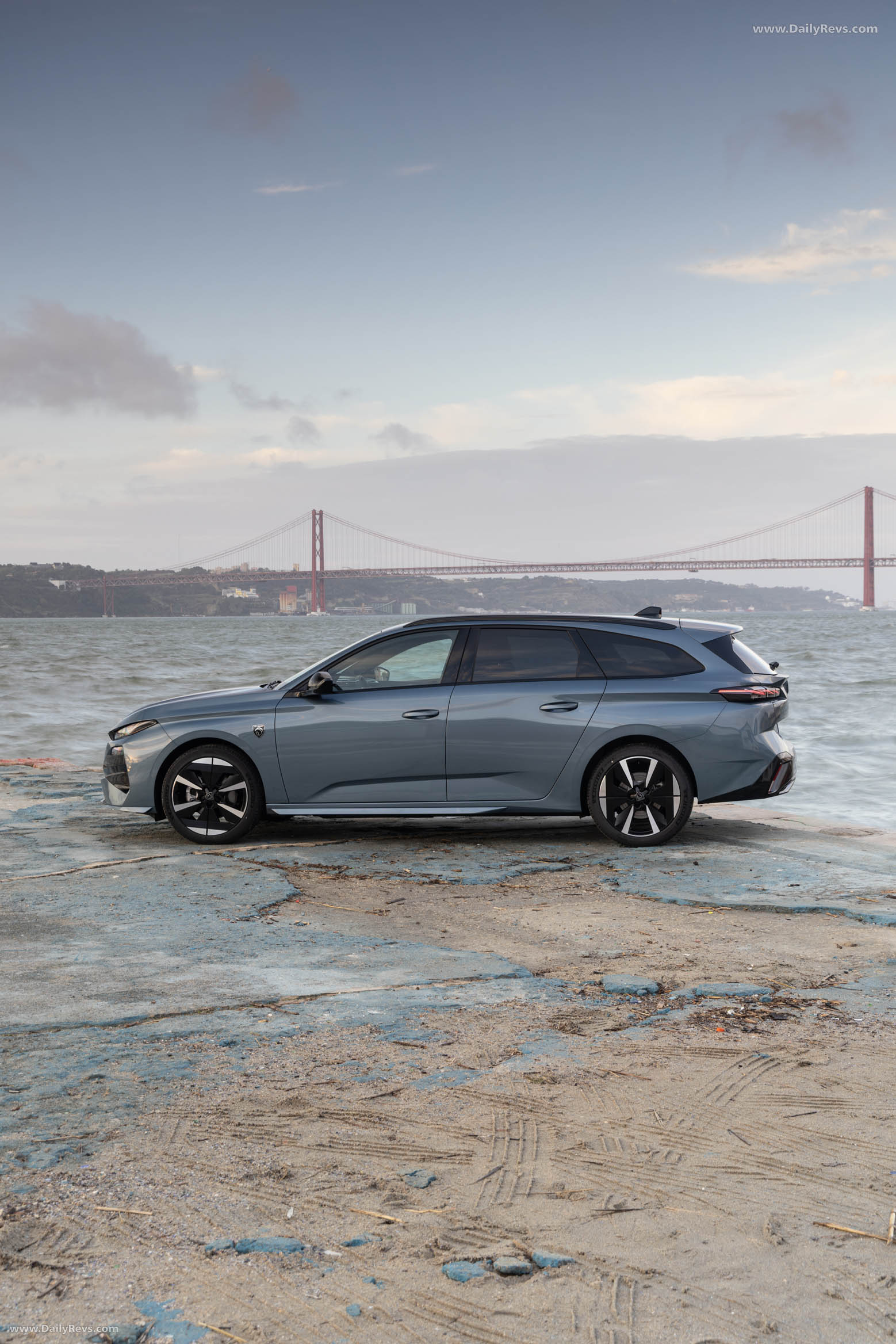 2026 Peugeot E-308 SW GT Hybrid Side View