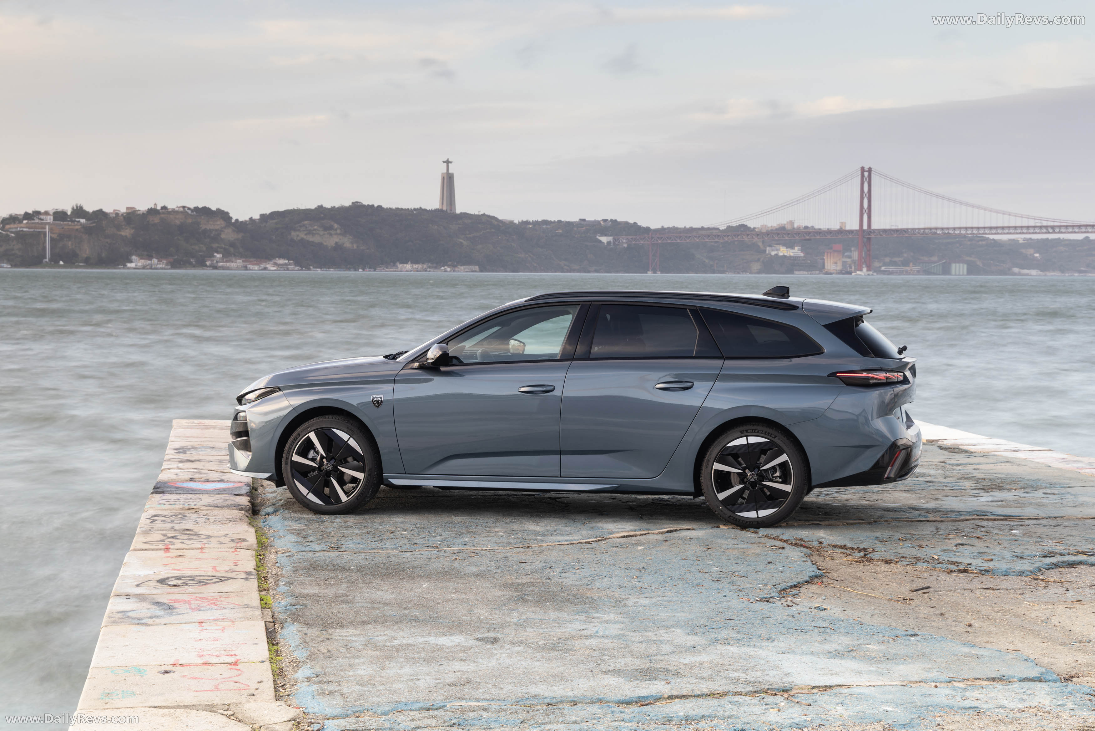 2026 Peugeot E-308 SW GT Hybrid Side View