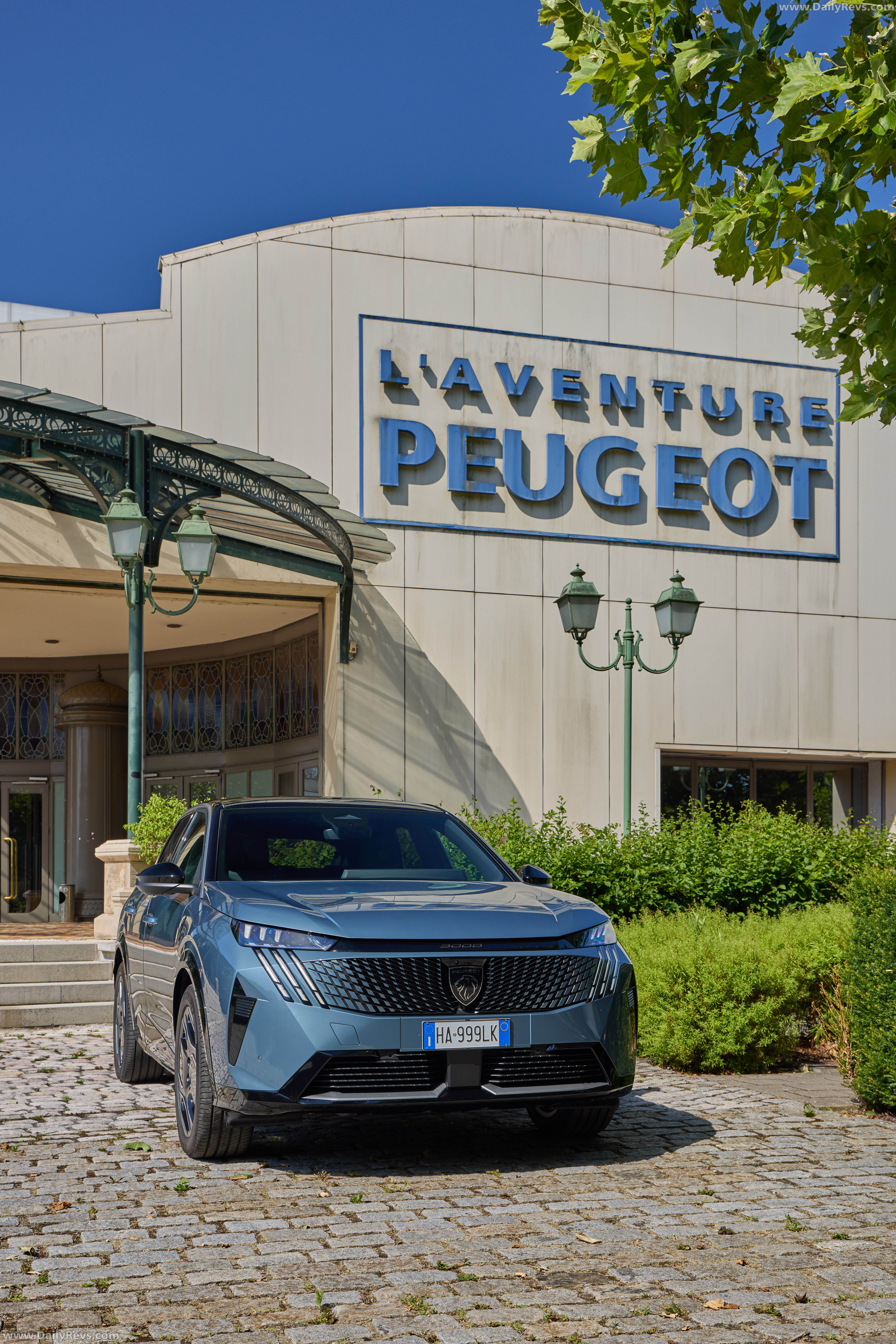 2026 Peugeot 3008 Long Range Front View