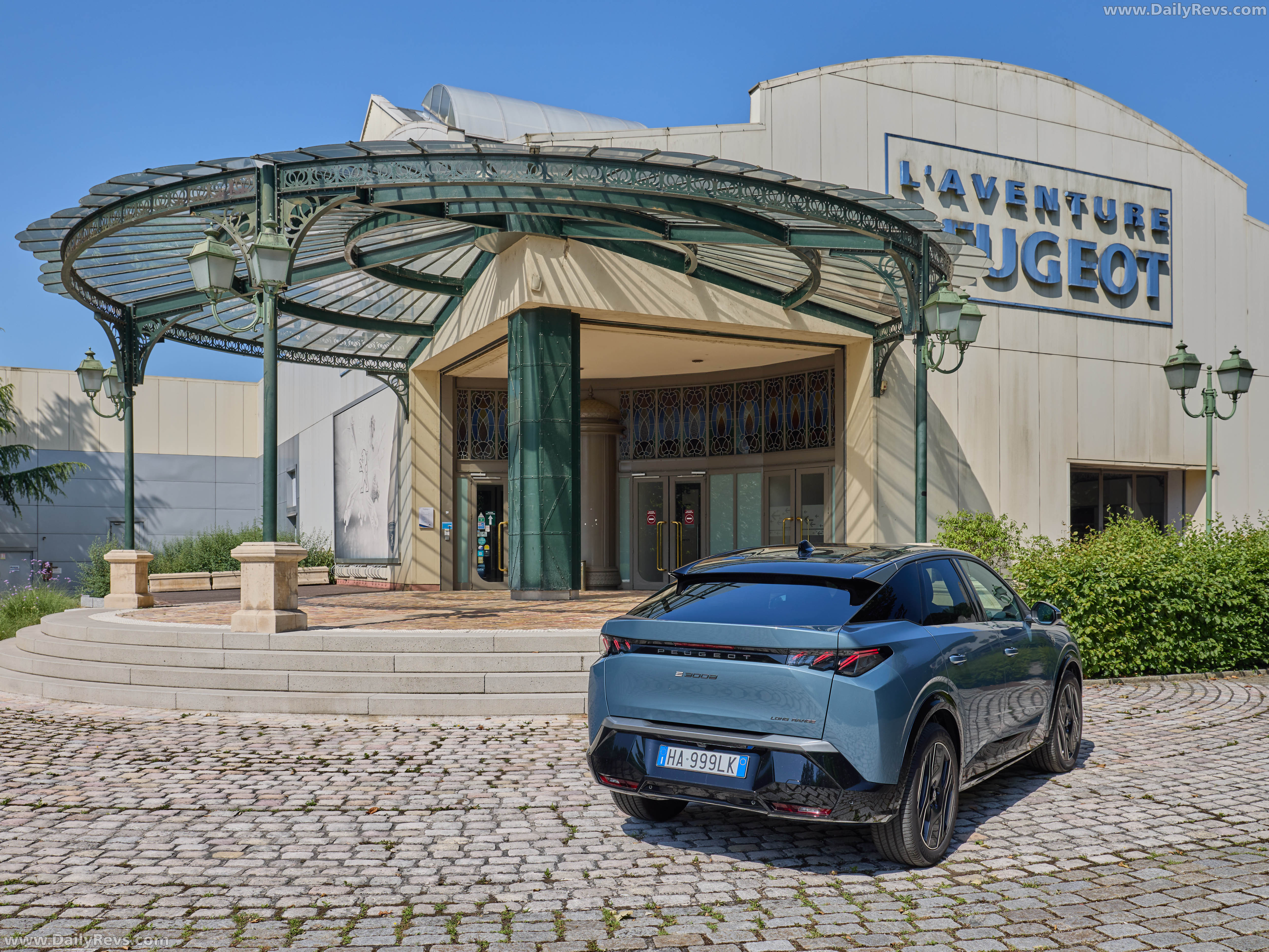 2026 Peugeot 3008 Long Range Rear View