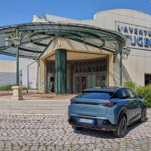 2026 Peugeot 3008 Long Range Rear View