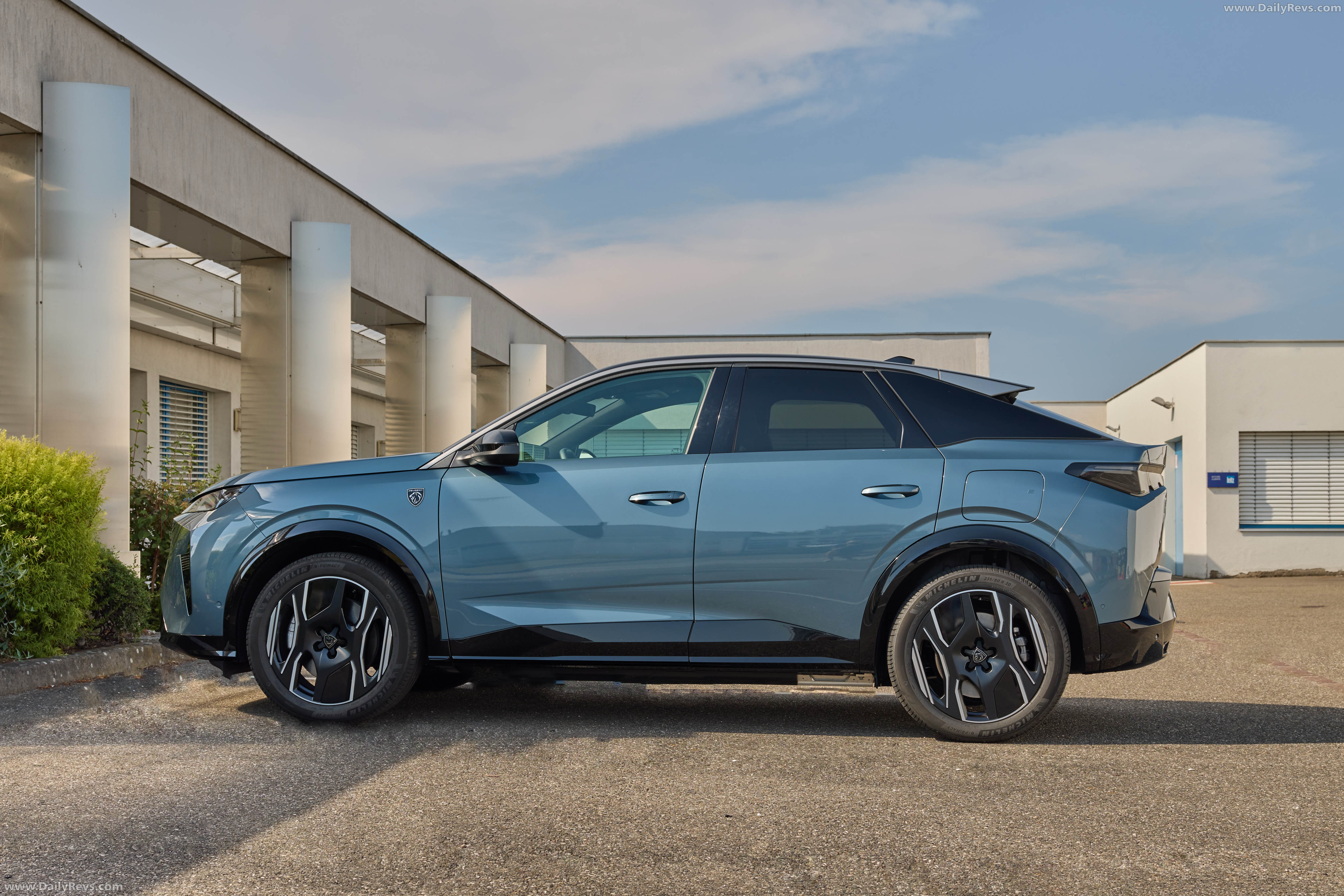 2026 Peugeot 3008 Long Range Side View