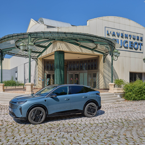 2026 Peugeot 3008 Long Range Side View