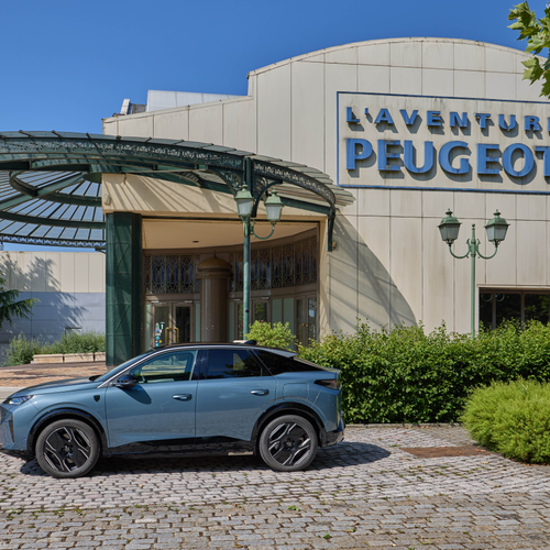 2026 Peugeot 3008 Long Range Side View