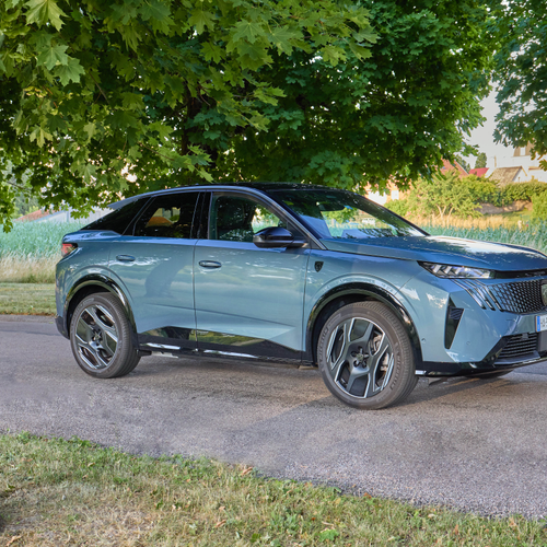 2026 Peugeot 3008 Long Range Side View