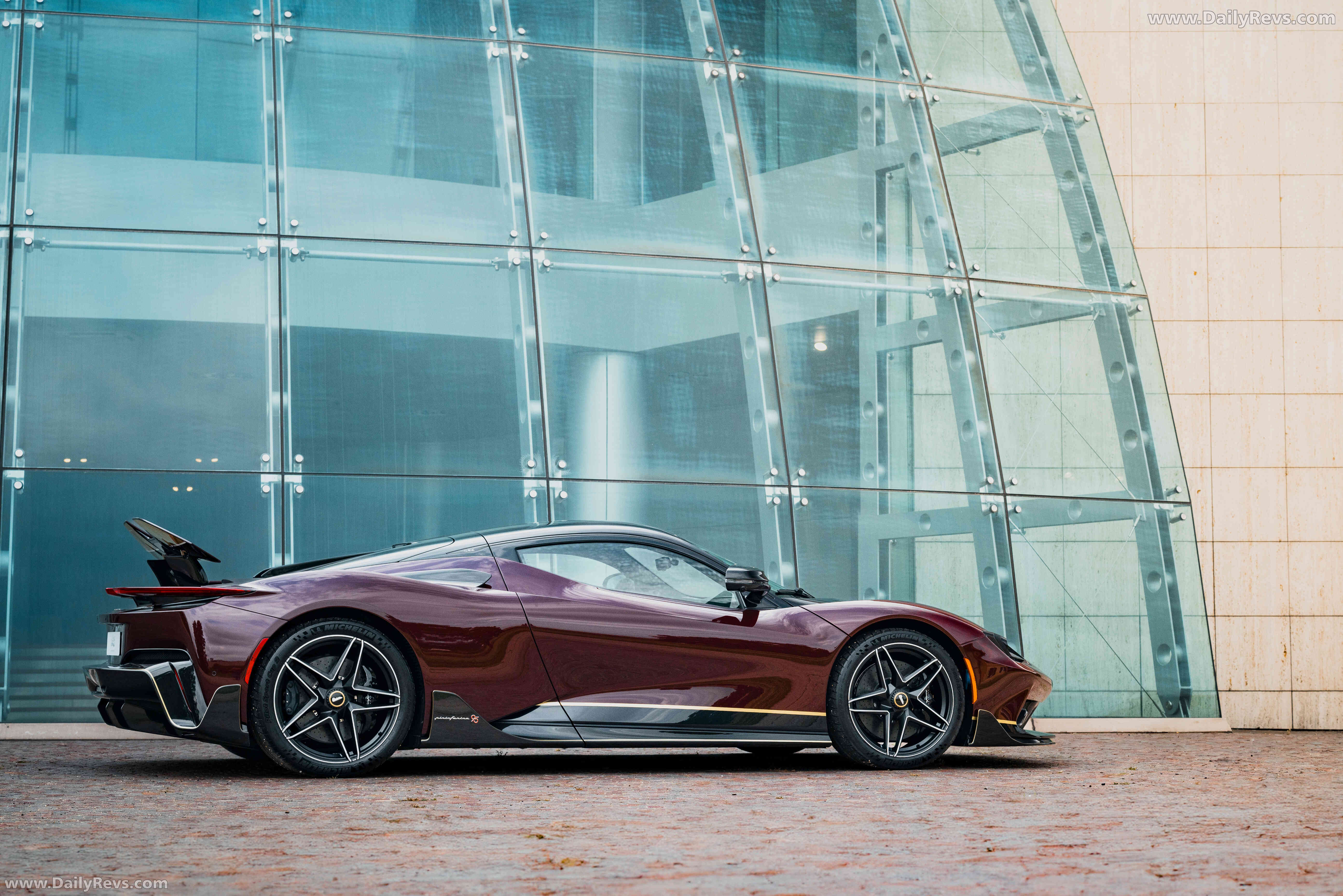 2025 Side View