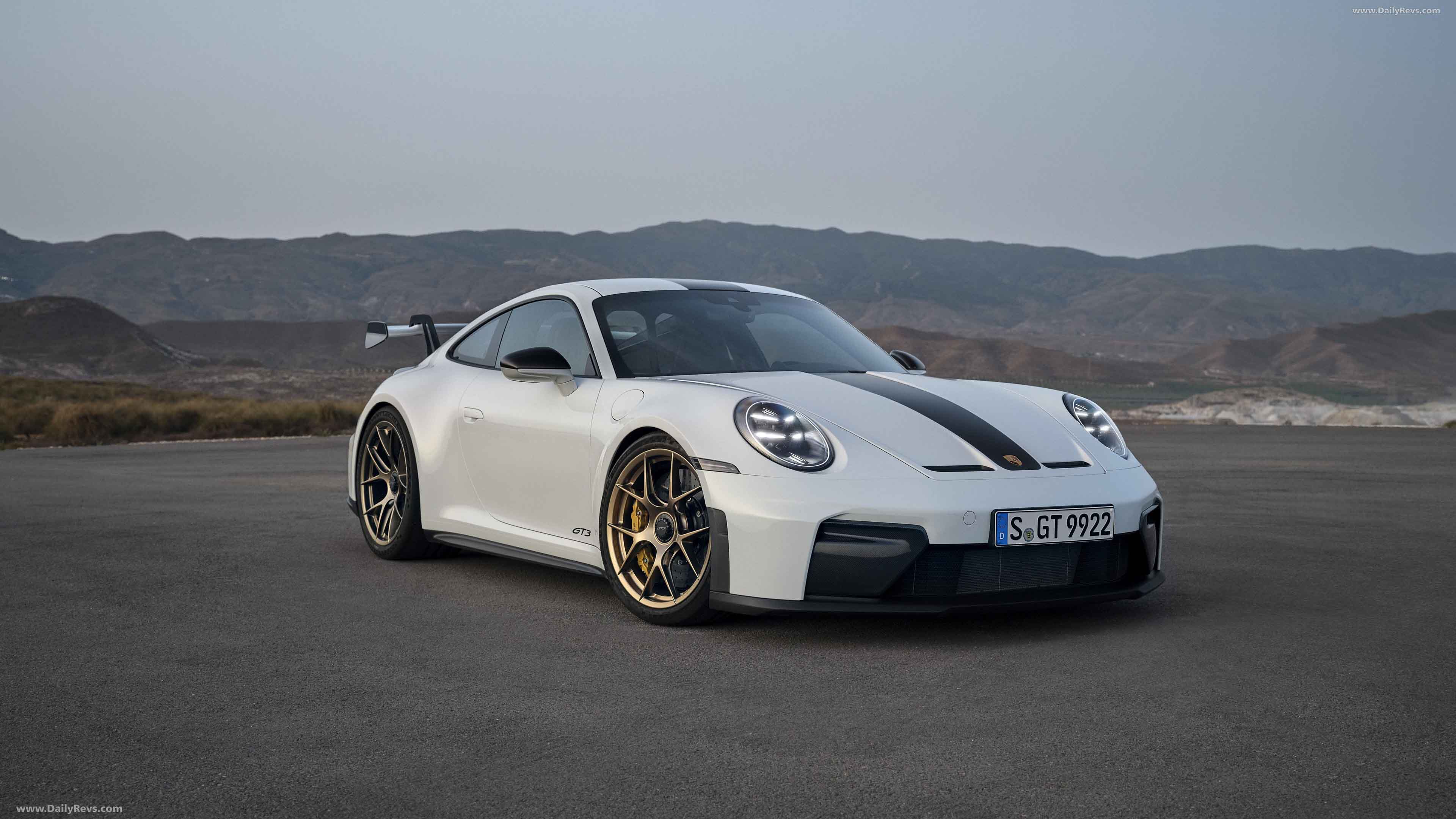 2025 Porsche 911 GT3 Weissach Package 992 Stunning HD Photos Videos 