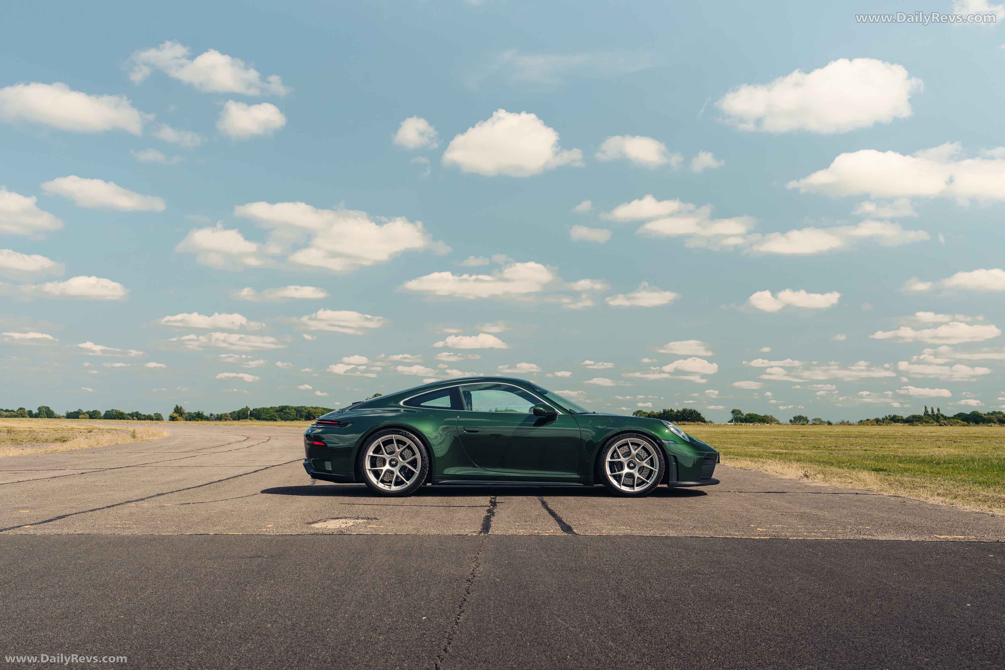 2025 Porsche 911 GT3 Touring 992 ll UK Version Side View
