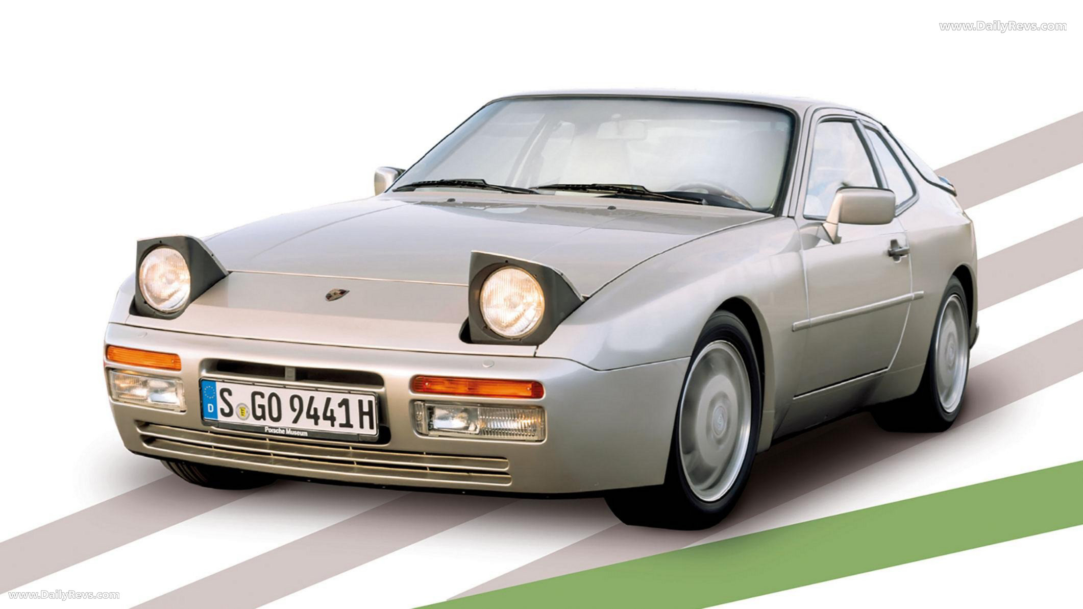 1989 Porsche 944 Turbo Coupe Front View