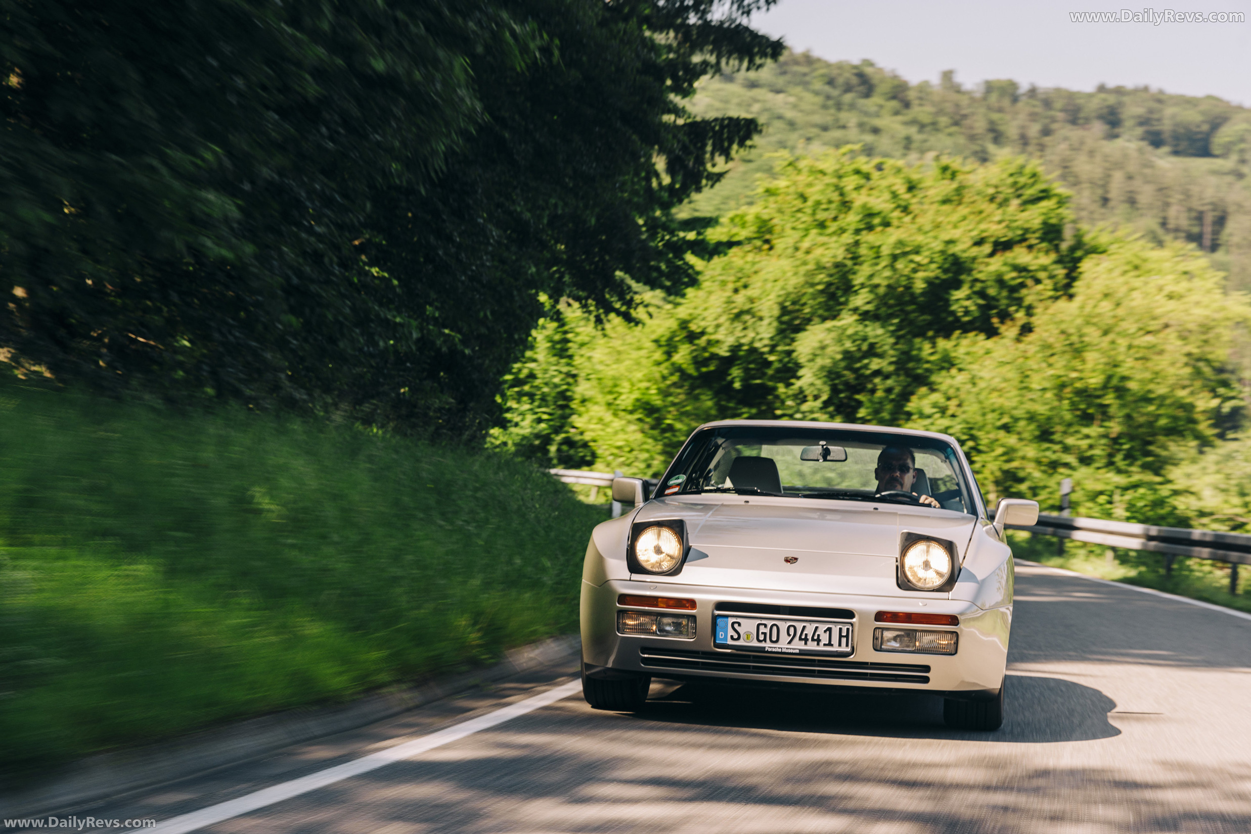 1989 Porsche 944 Turbo Coupe Front View