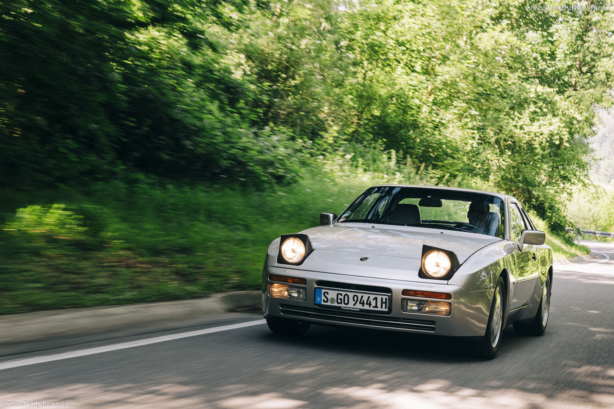 1989 Porsche 944 Turbo Coupe Front View