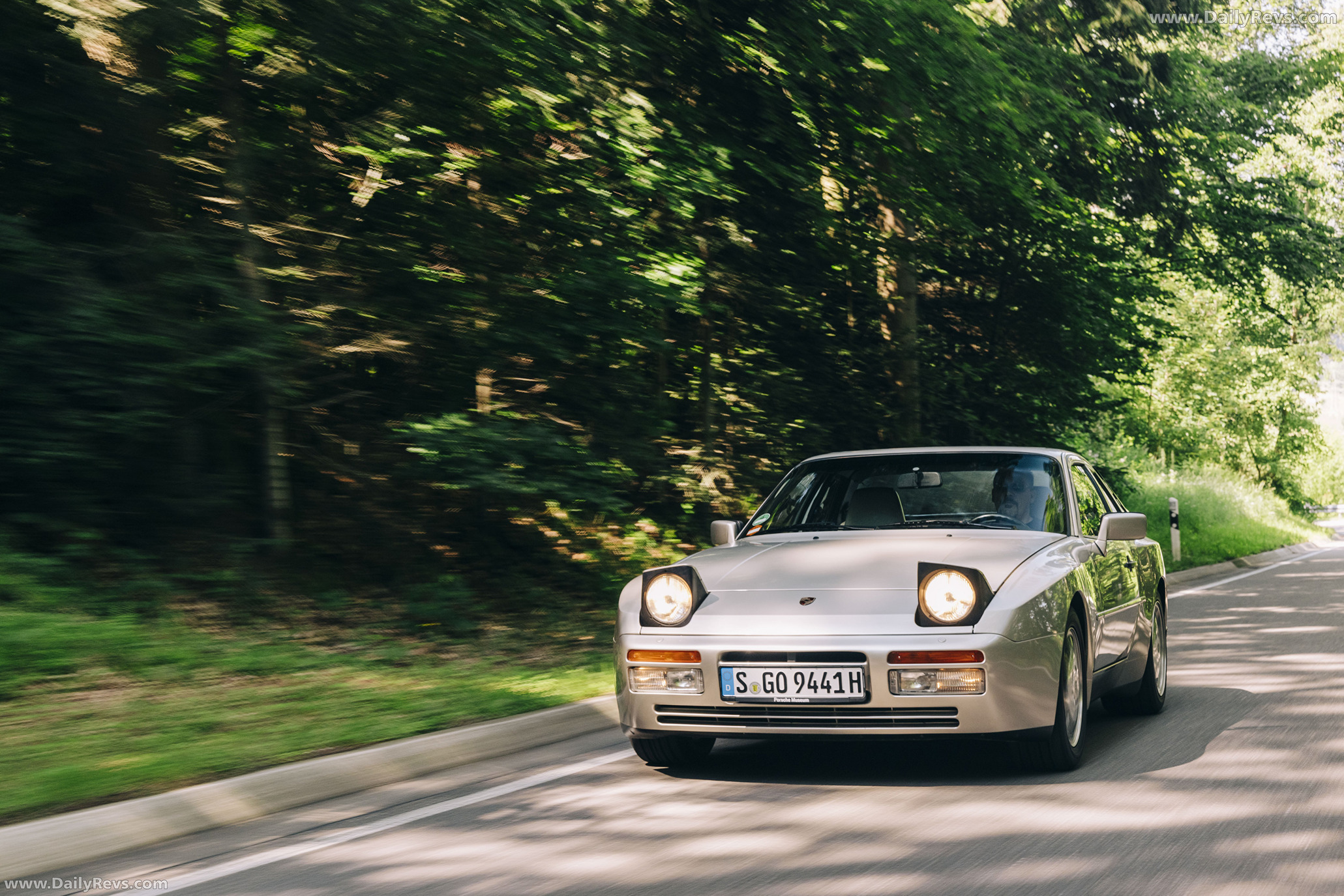 1989 Porsche 944 Turbo Coupe Front View