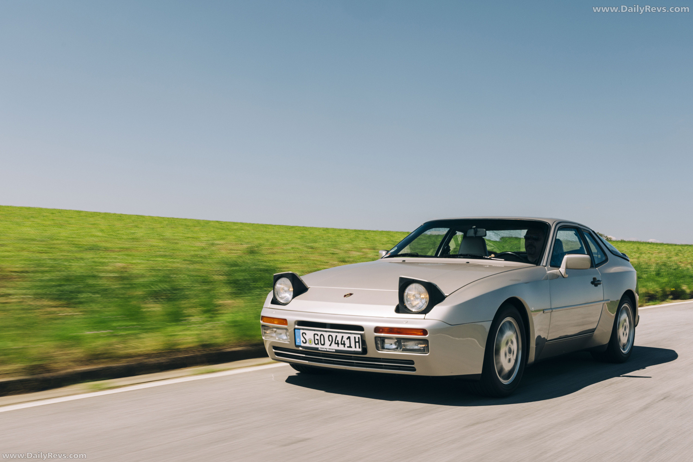 1989 Porsche 944 Turbo Coupe Front View