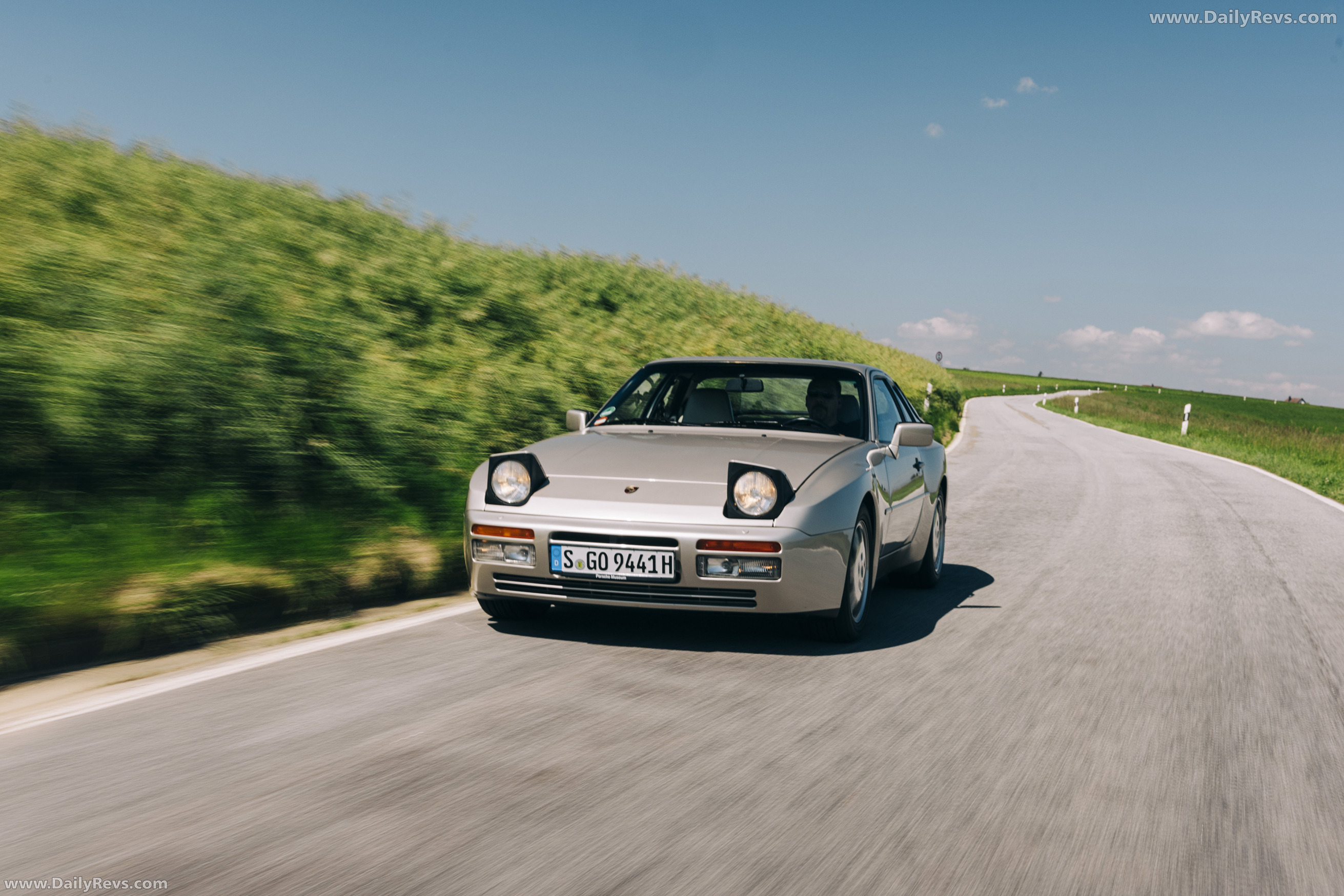 1989 Porsche 944 Turbo Coupe Front View
