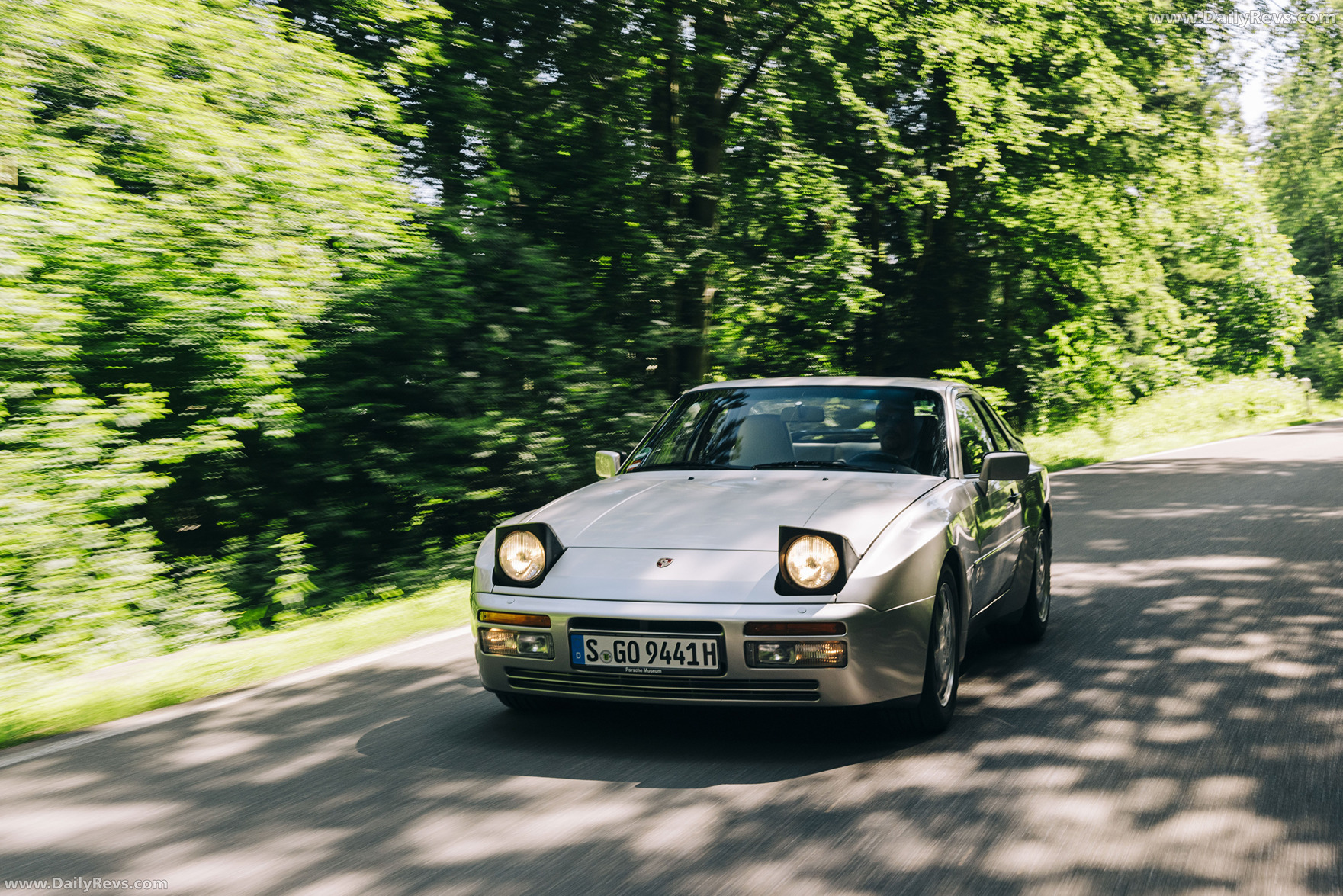 1989 Porsche 944 Turbo Coupe Front View