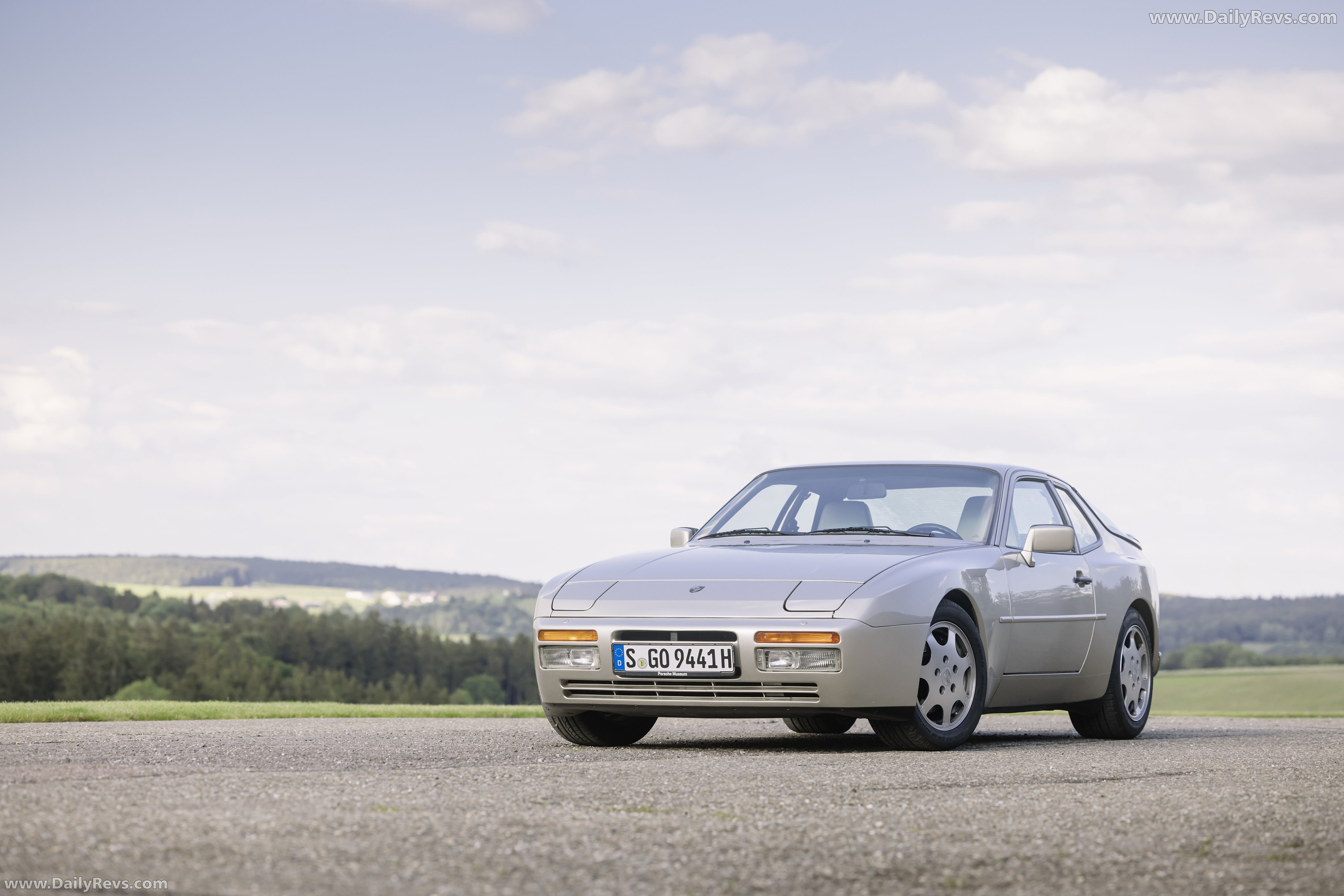 1989 Porsche 944 Turbo Coupe Front View