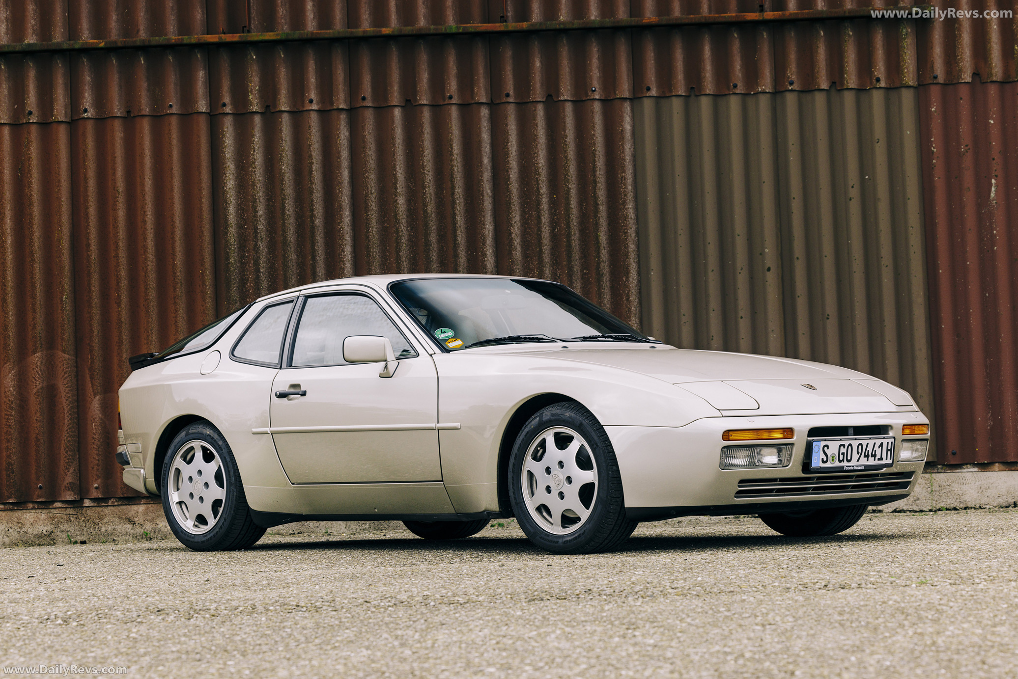 1989 Porsche 944 Turbo Coupe Front View