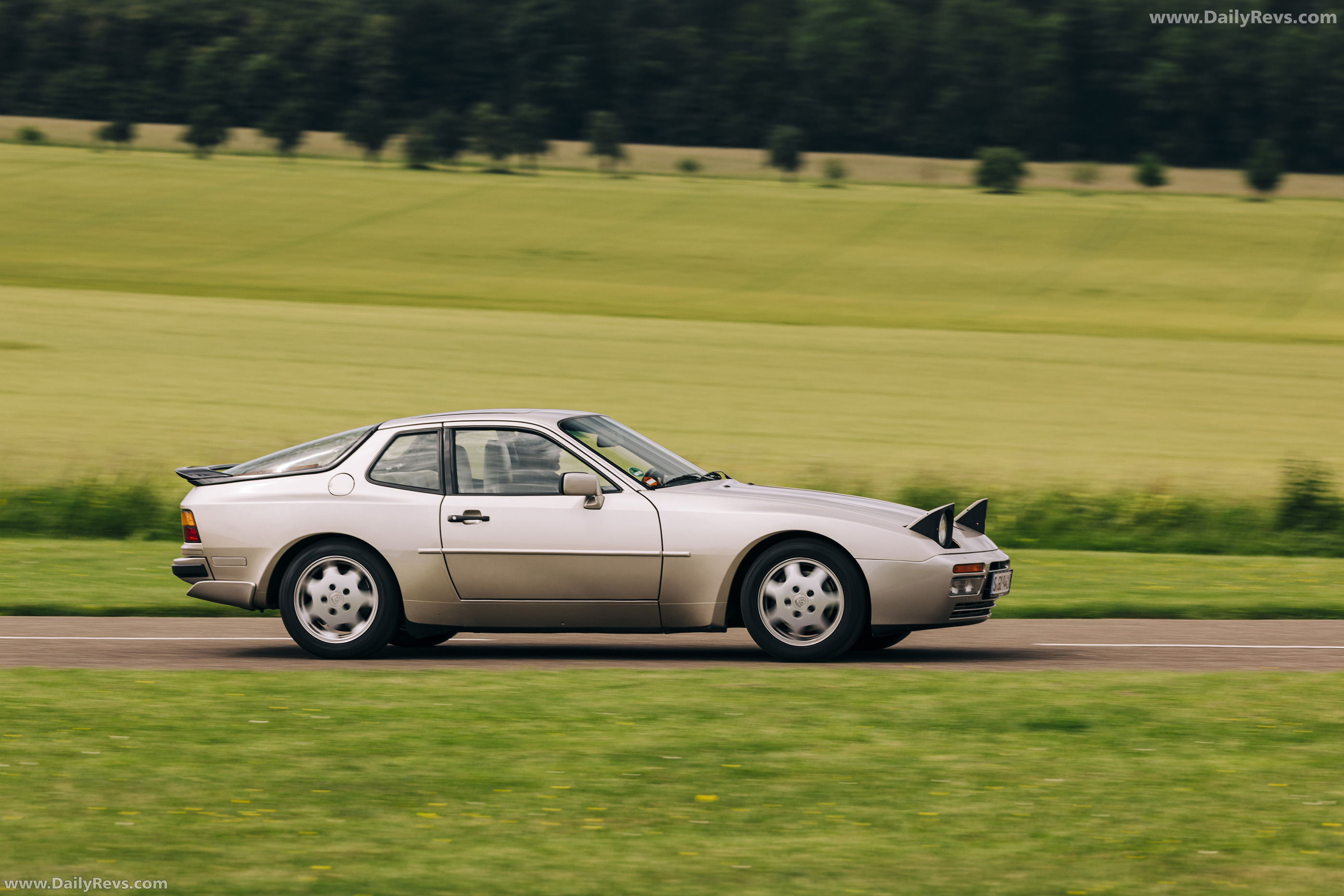 1989 Porsche 944 Turbo Coupe Side View