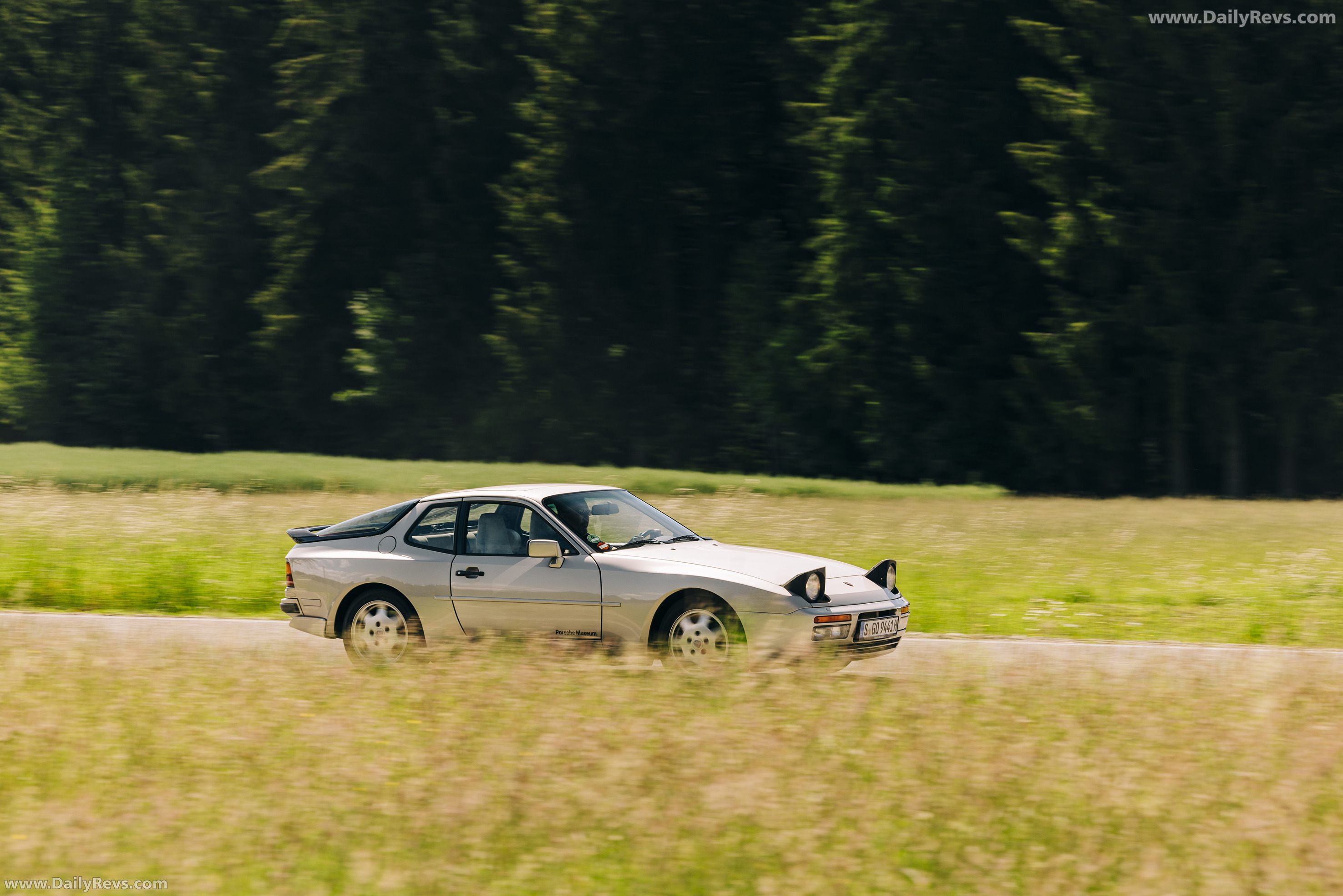 1989 Porsche 944 Turbo Coupe Side View