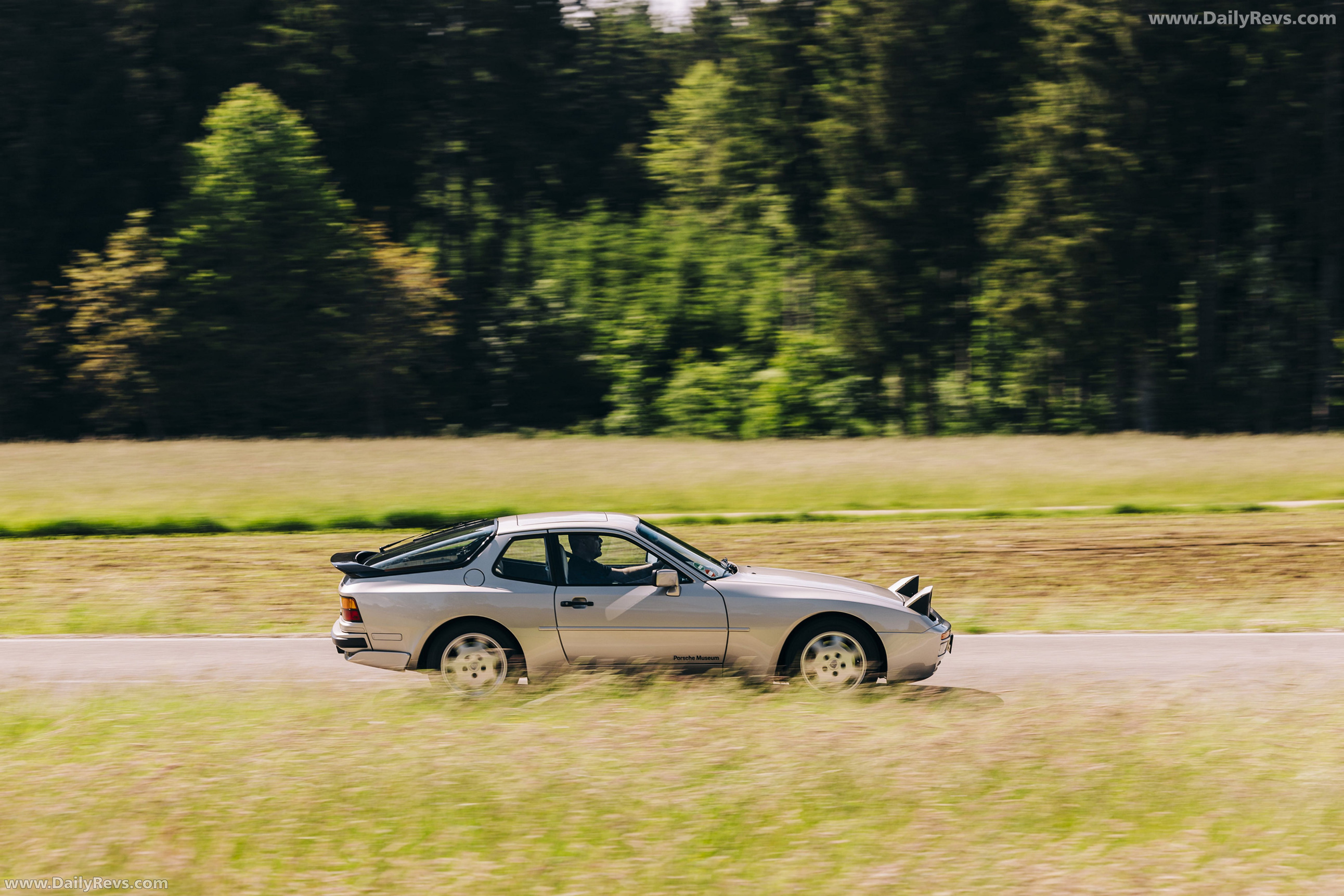 1989 Porsche 944 Turbo Coupe Side View