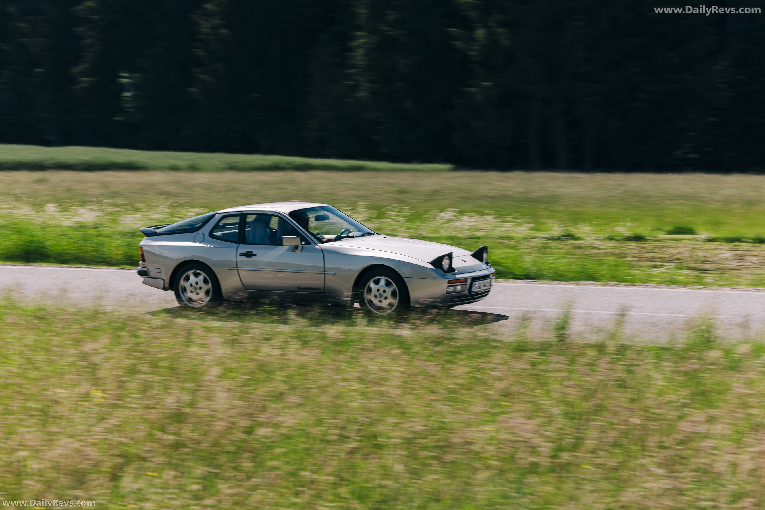 1989 Porsche 944 Turbo Coupe Side View