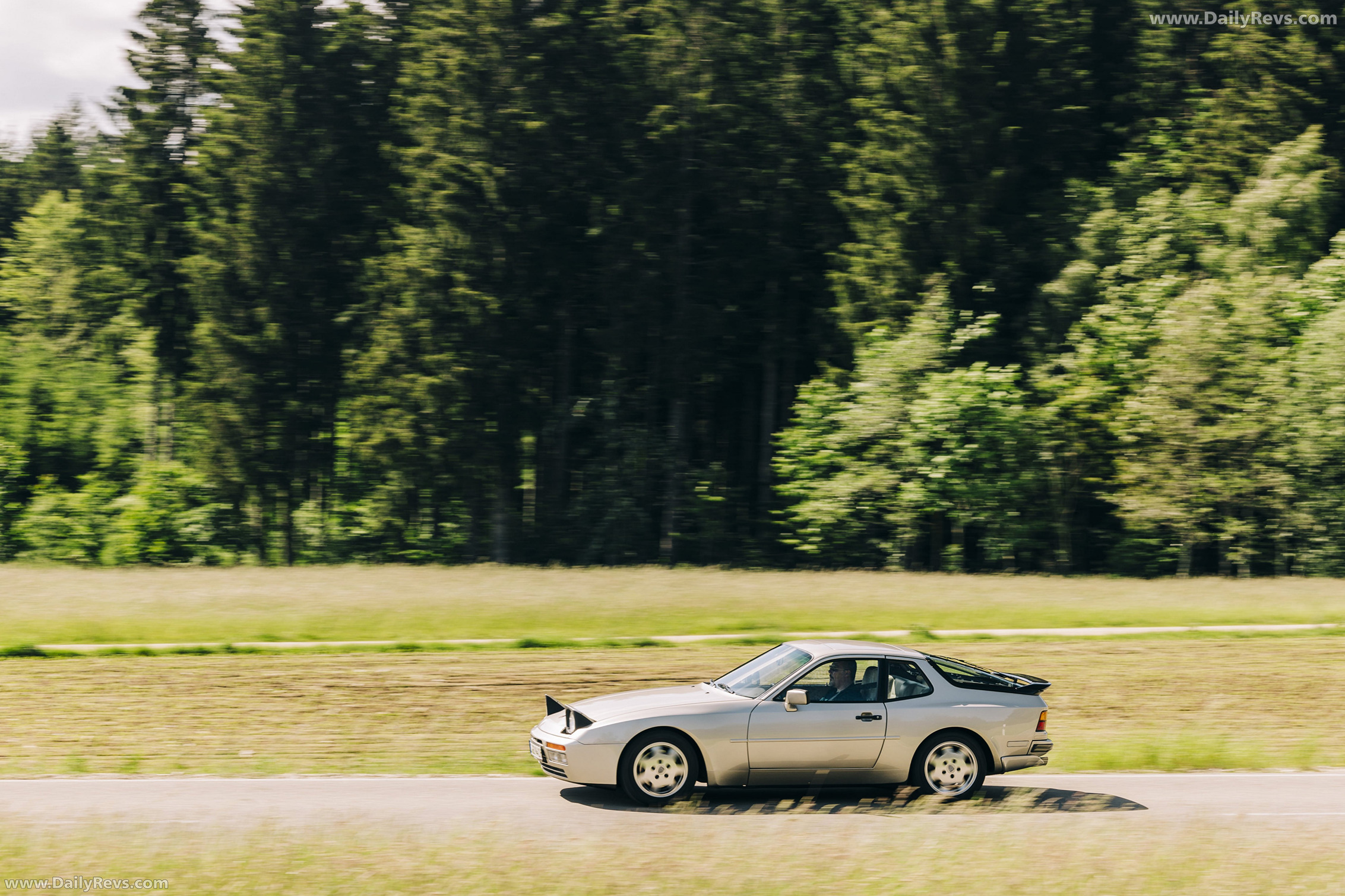 1989 Porsche 944 Turbo Coupe Side View