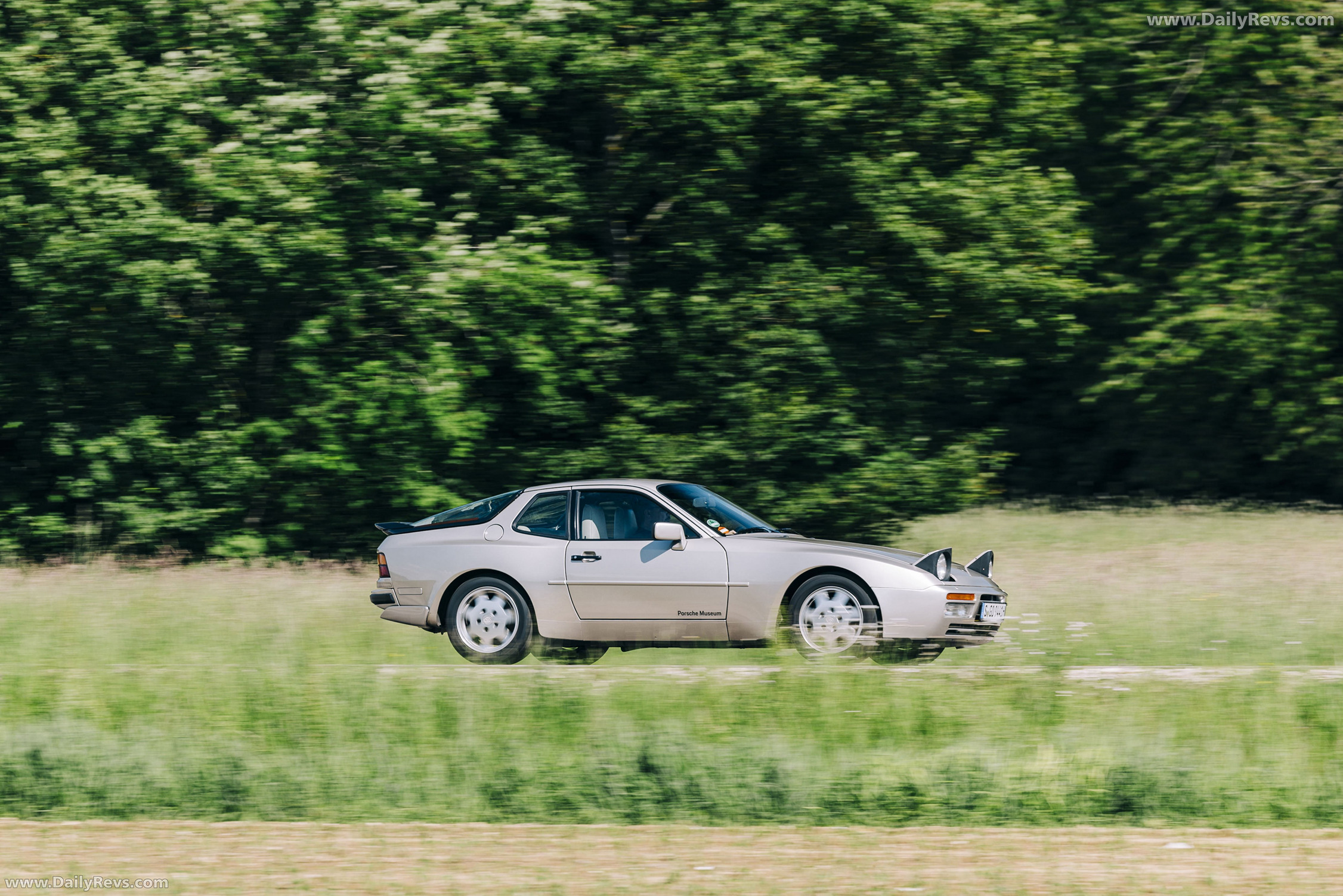 1989 Porsche 944 Turbo Coupe Side View