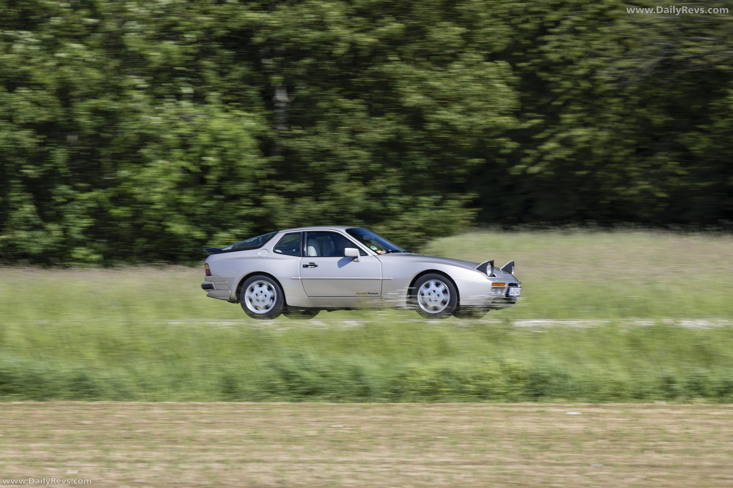 1989 Porsche 944 Turbo Coupe Side View