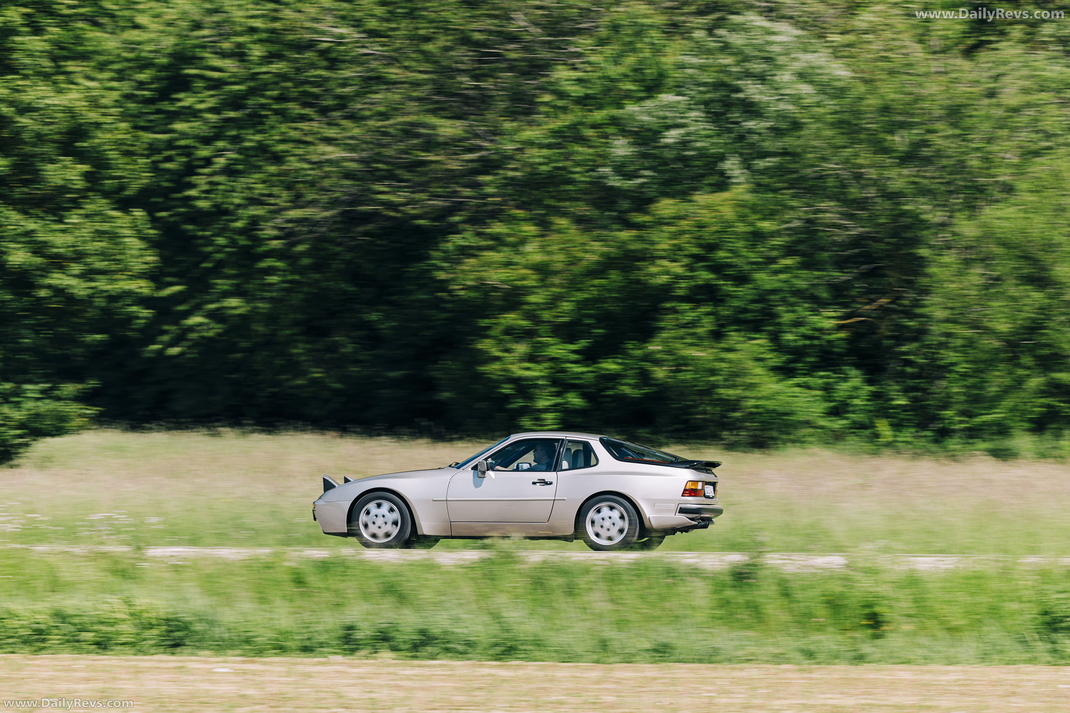 1989 Porsche 944 Turbo Coupe Side View