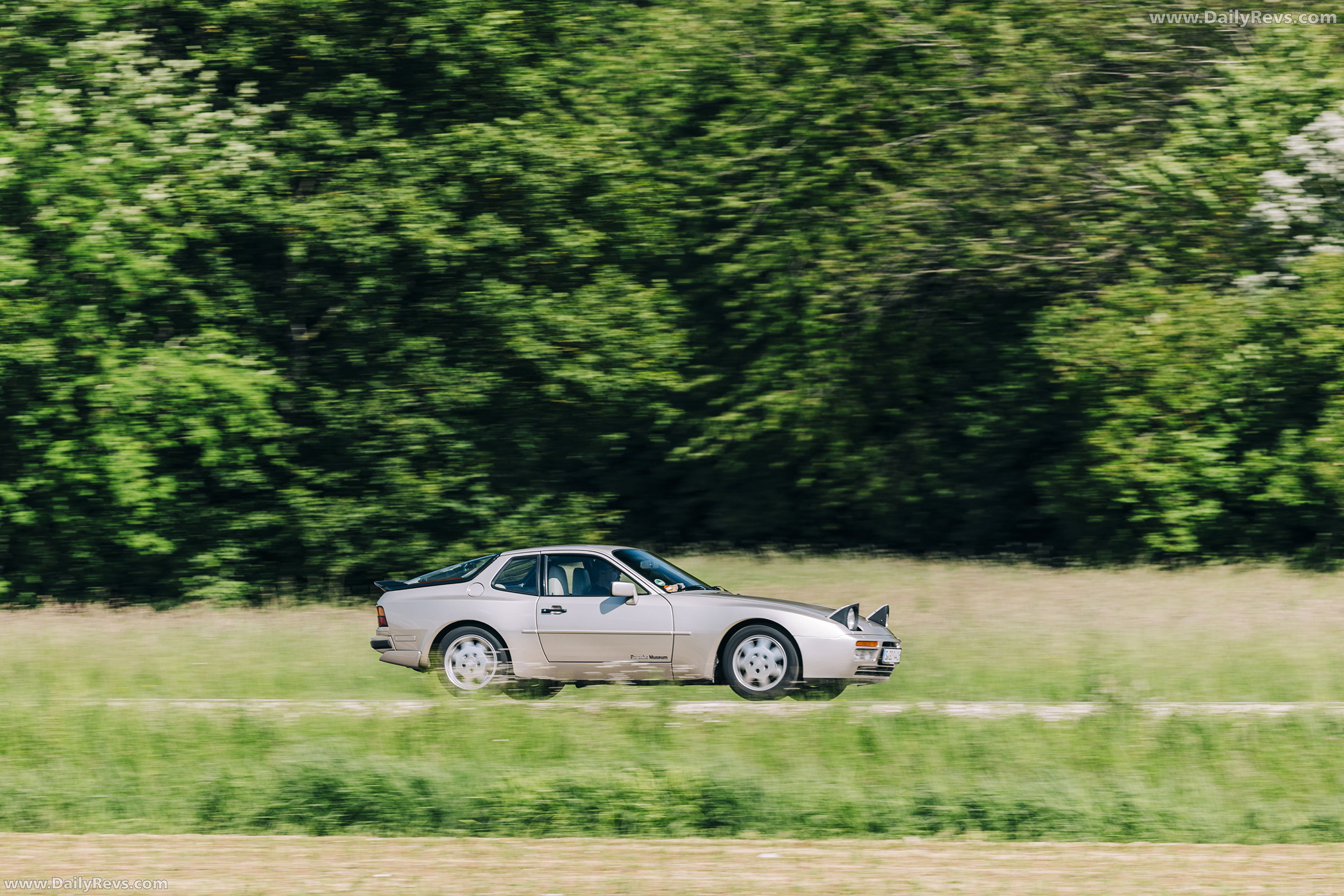 1989 Porsche 944 Turbo Coupe Side View