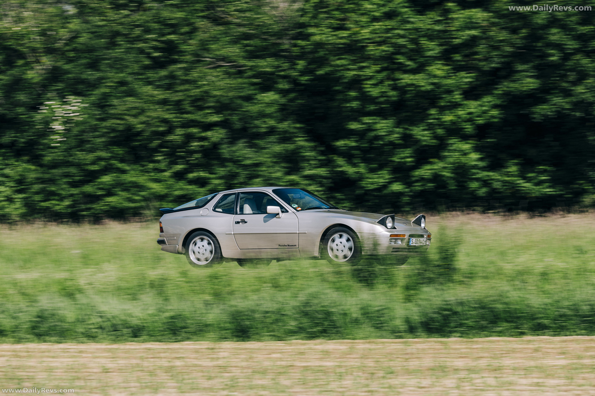 1989 Porsche 944 Turbo Coupe Side View