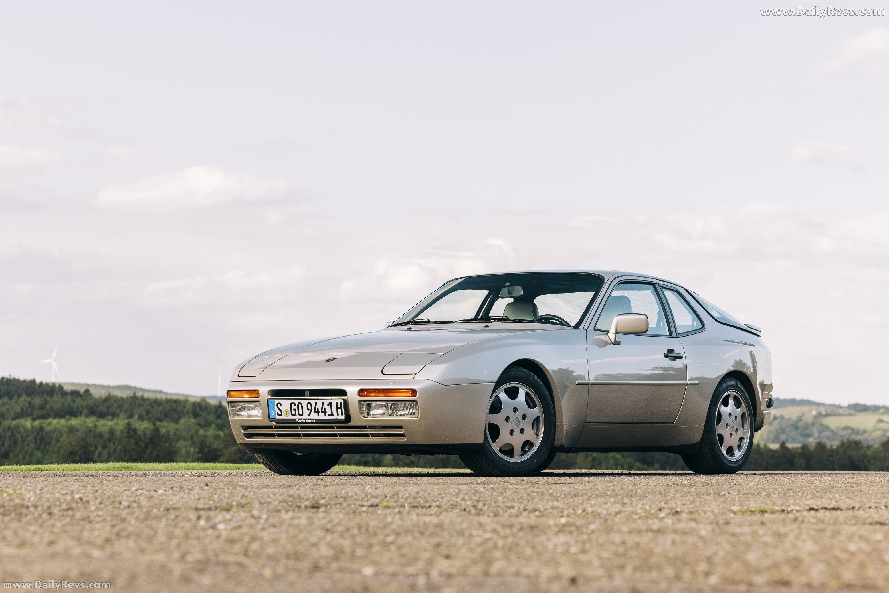 1989 Porsche 944 Turbo Coupe Front View
