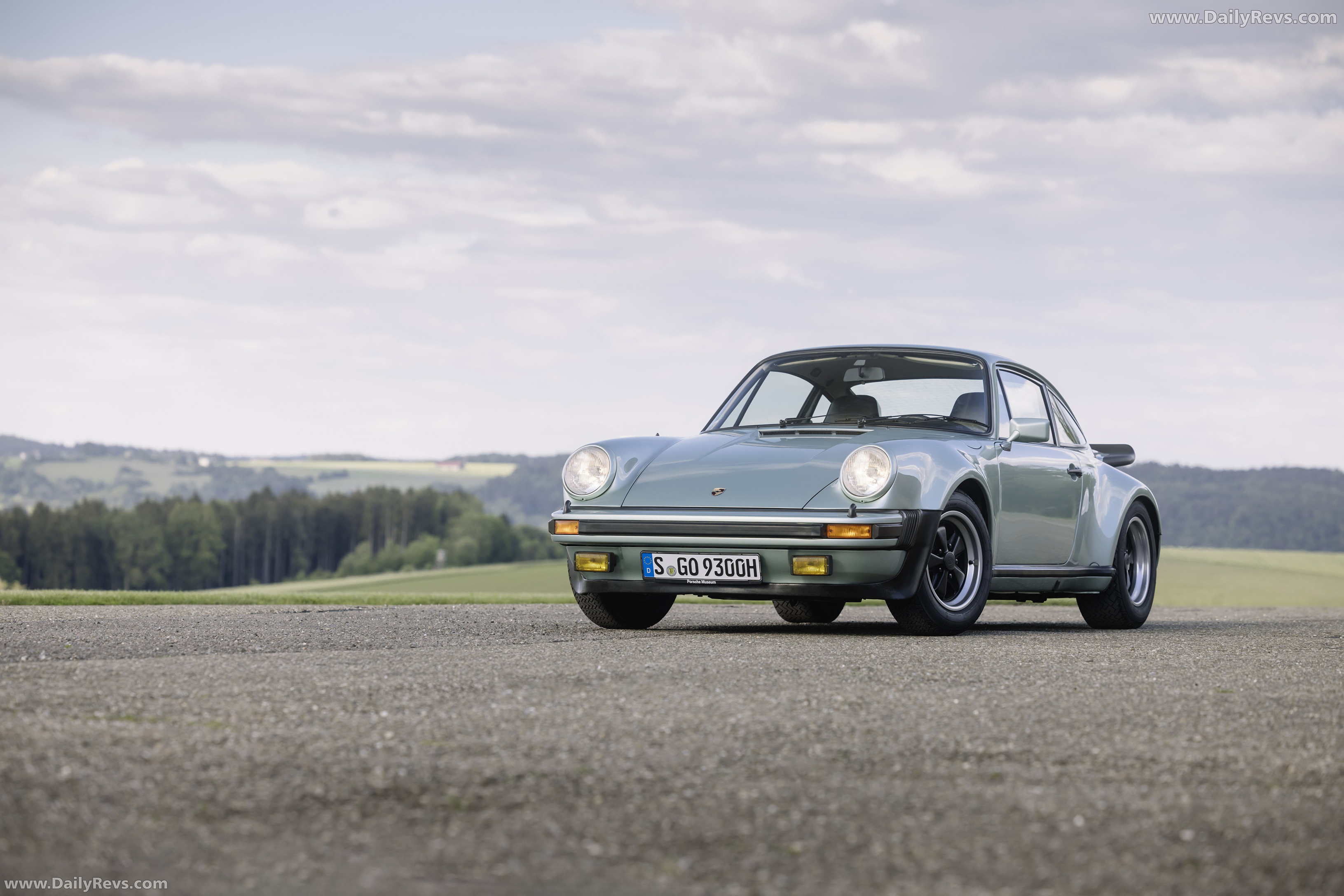 1975 Porsche 911 Turbo 3.0 Coupe Front View