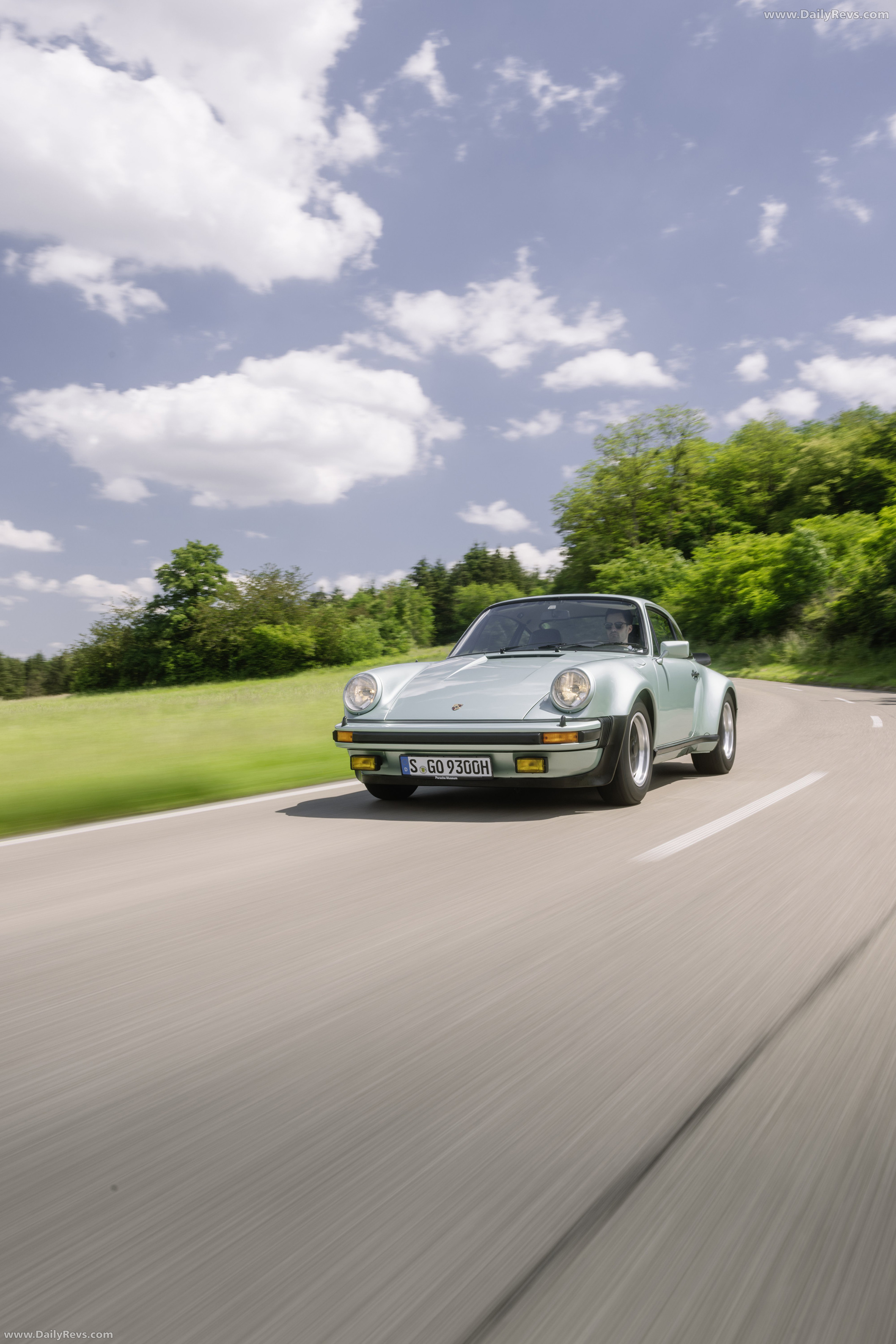 1975 Porsche 911 Turbo 3.0 Coupe Front View