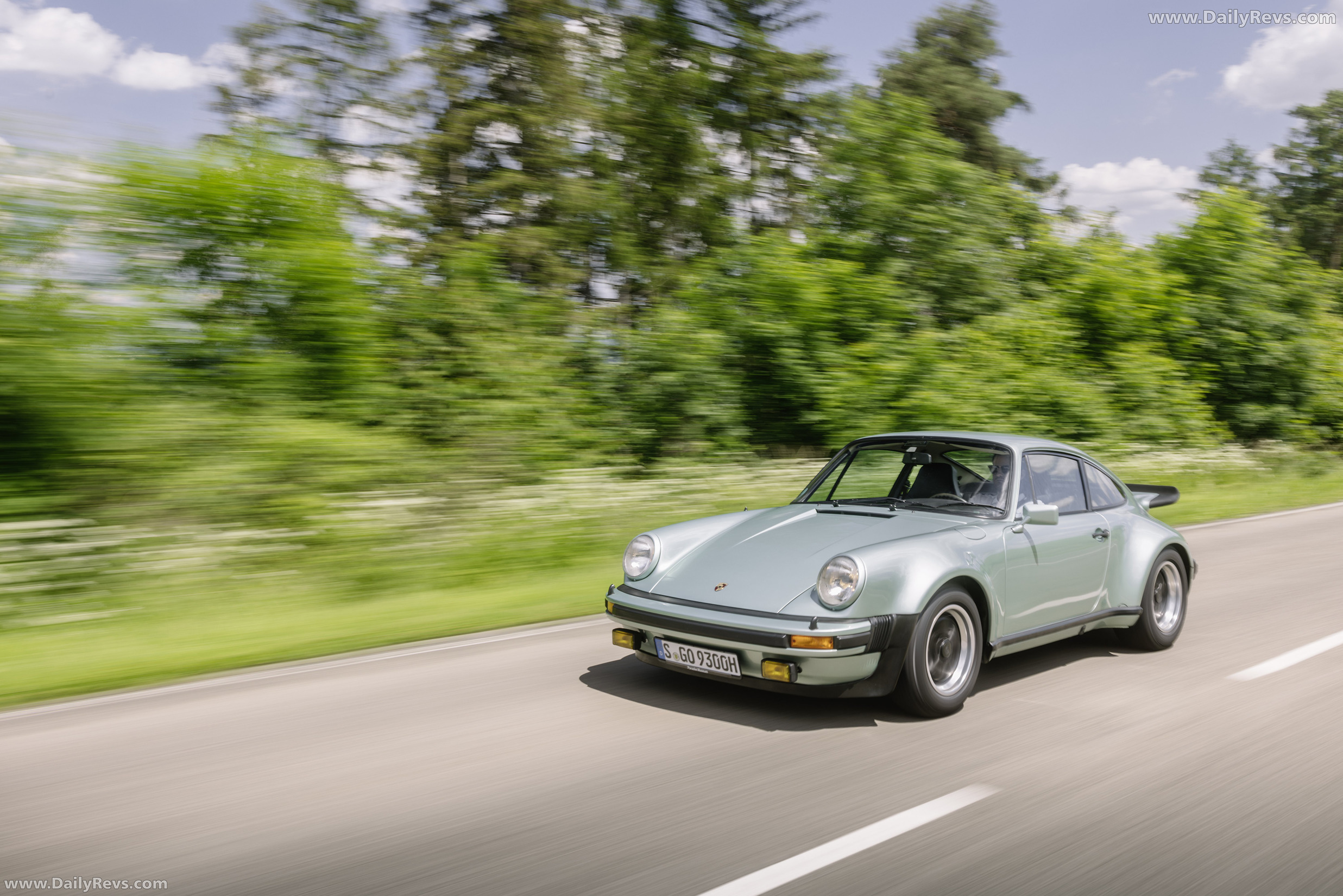 1975 Porsche 911 Turbo 3.0 Coupe Front View