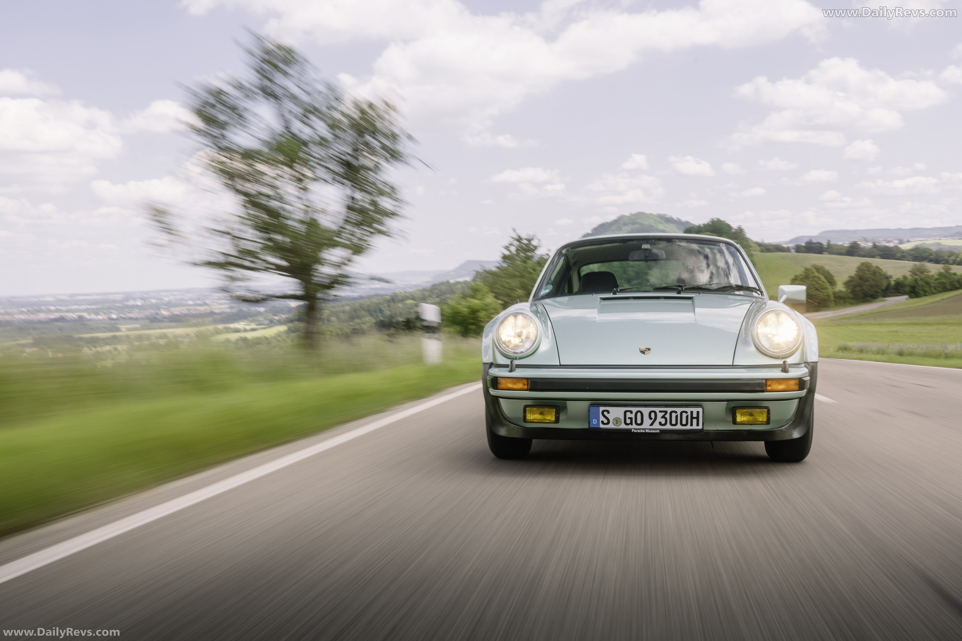 1975 Porsche 911 Turbo 3.0 Coupe Front View