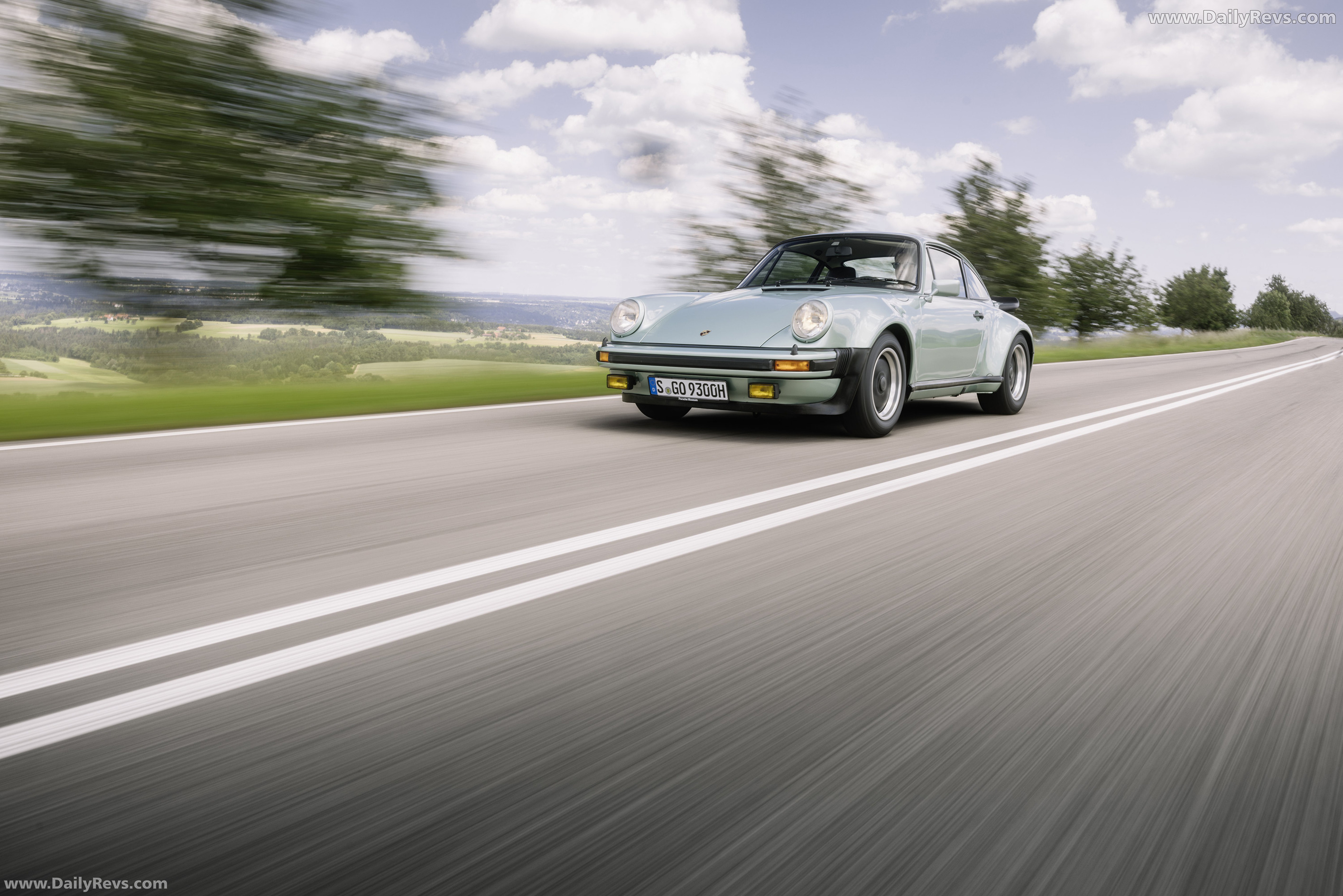 1975 Porsche 911 Turbo 3.0 Coupe Front View