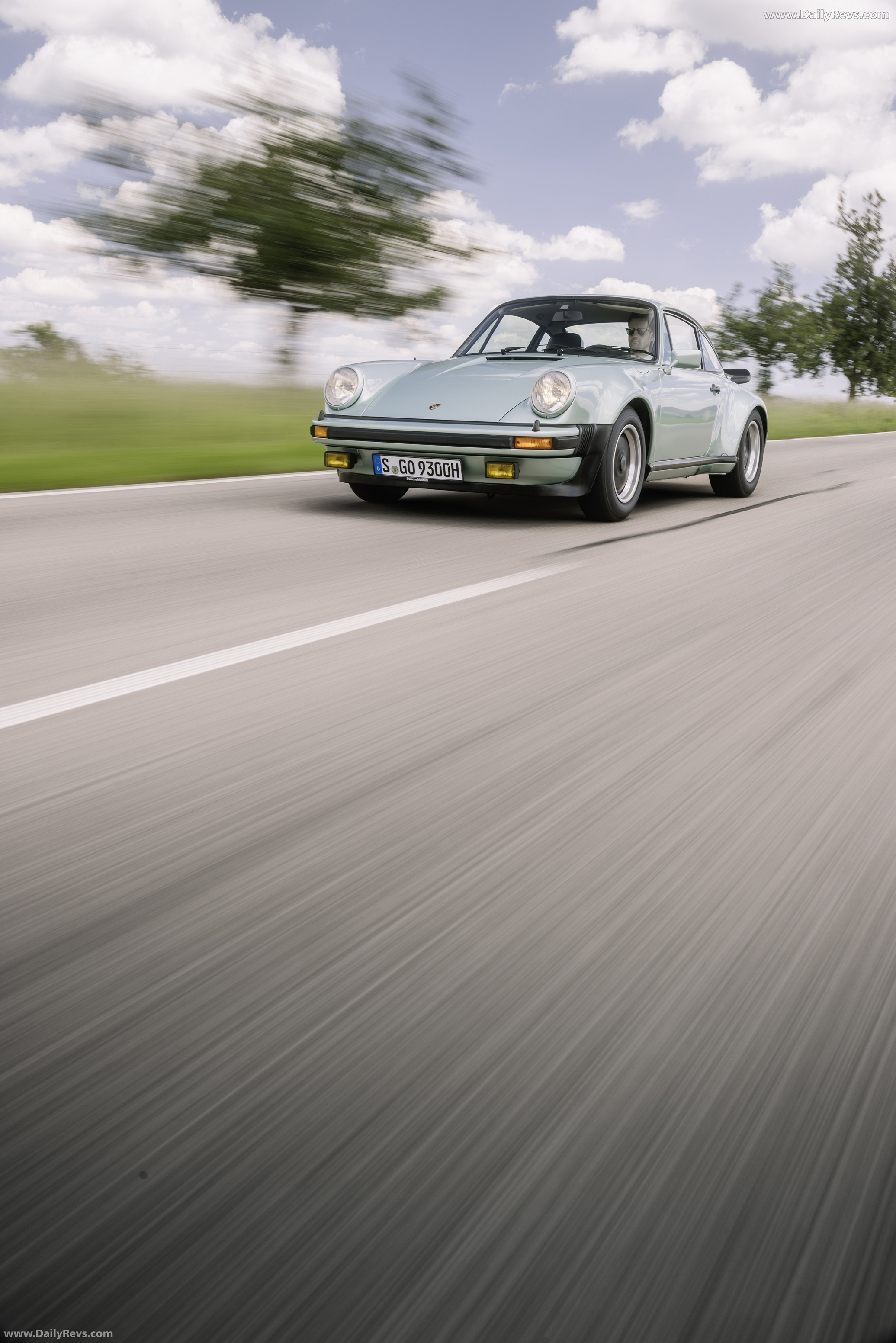 1975 Porsche 911 Turbo 3.0 Coupe Front View