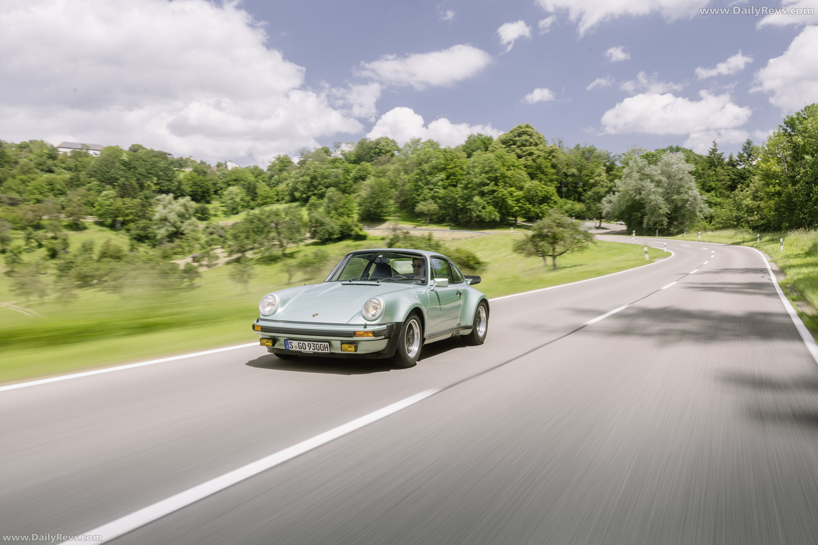 1975 Porsche 911 Turbo 3.0 Coupe Front View