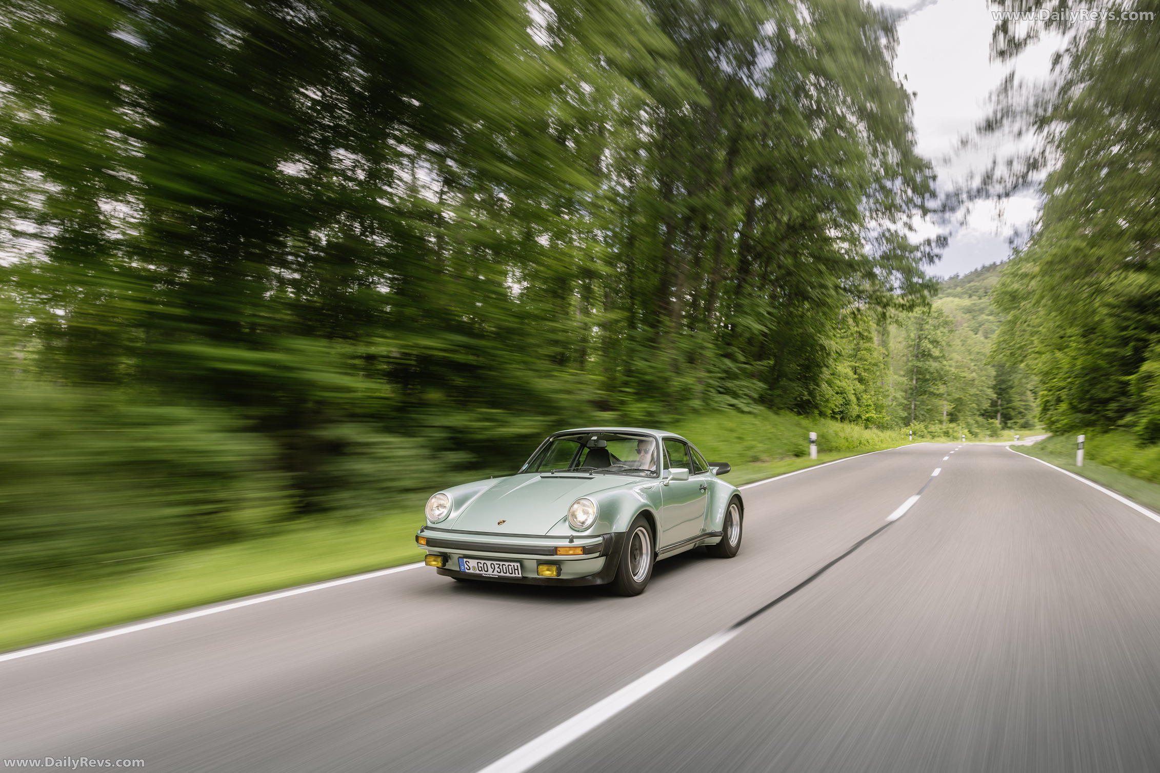 1975 Porsche 911 Turbo 3.0 Coupe Front View