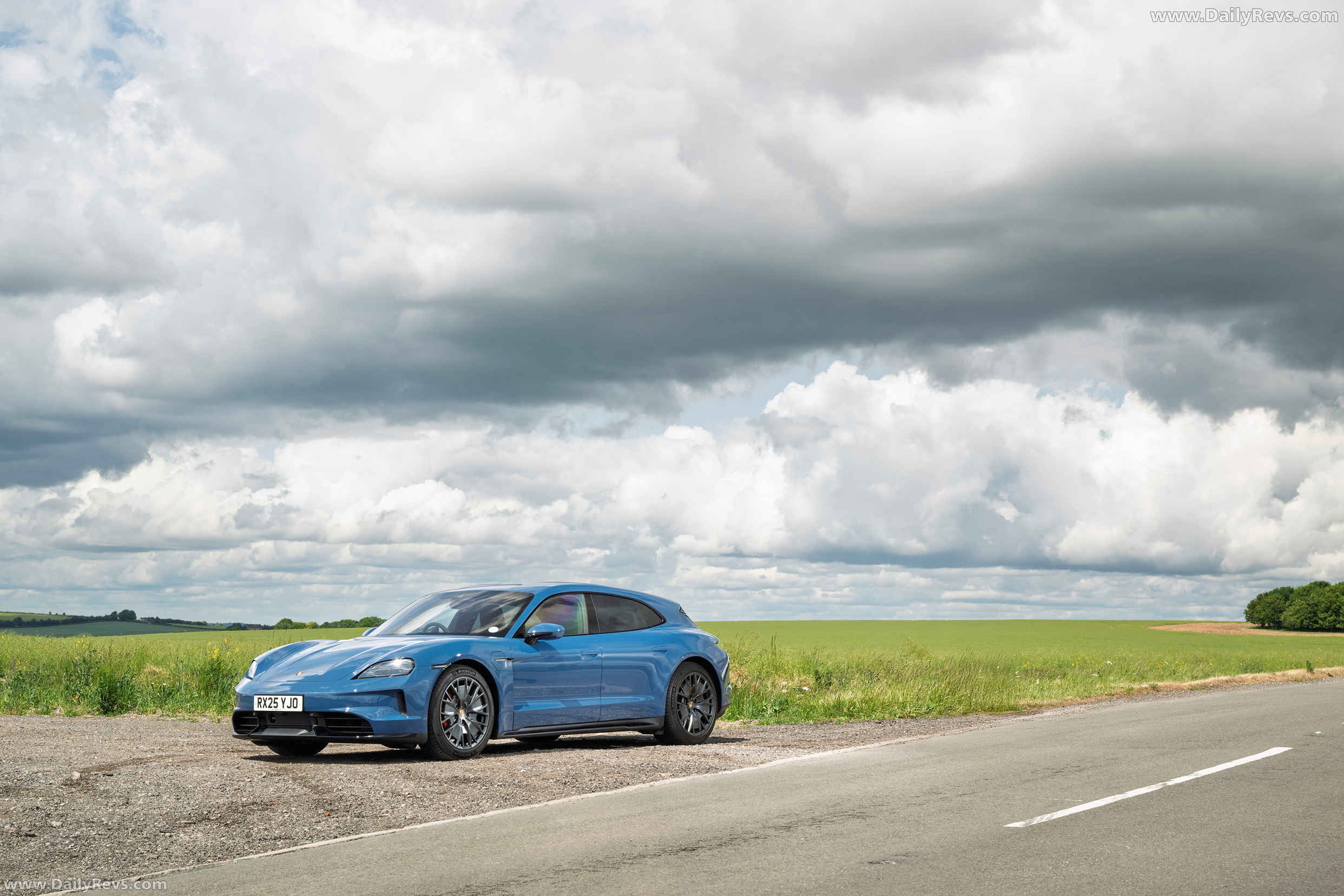 2025 Porsche Taycan GTS Sport Turismo J1 II UK Version Front View