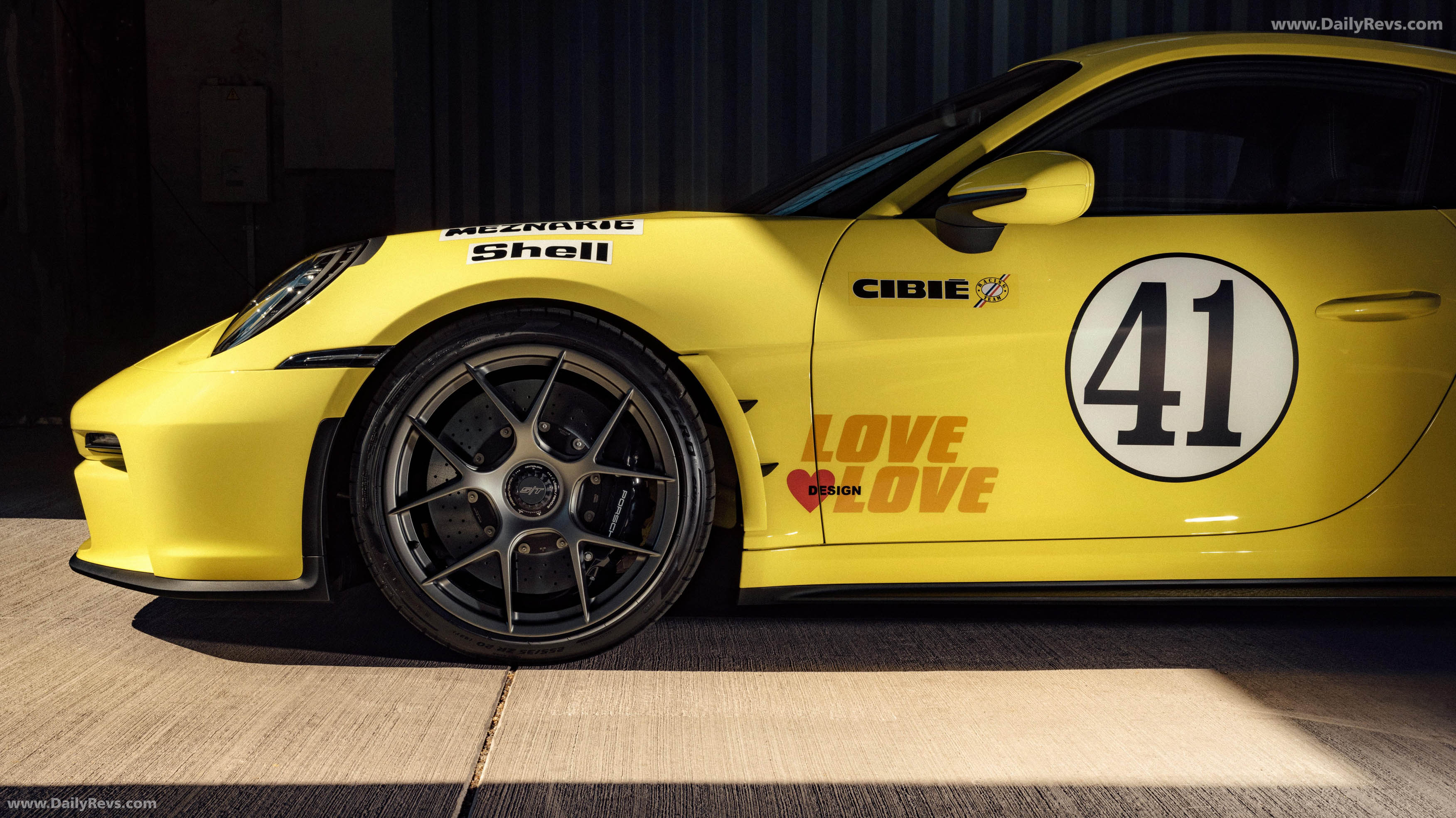 2025 Porsche 911 S/T Exterior