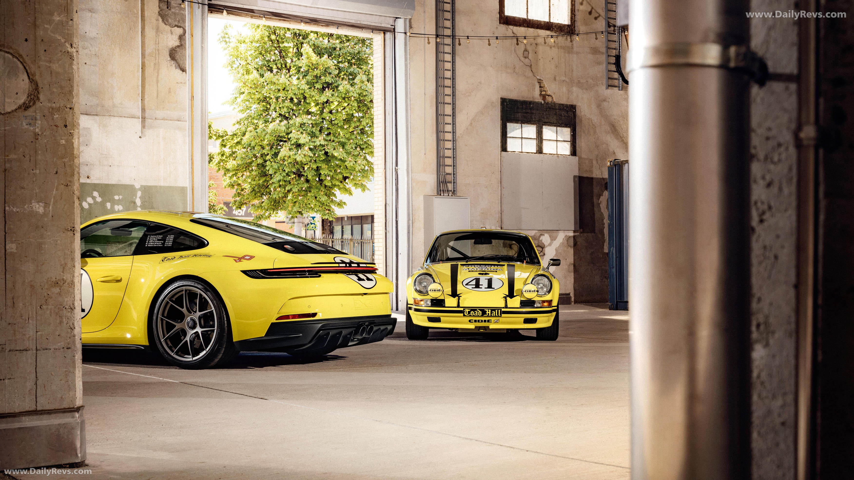 2025 Porsche 911 S/T Exterior