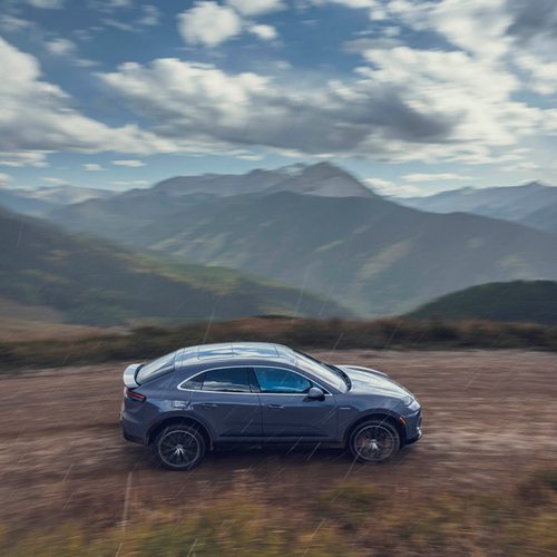 2025 Porsche Macan 4S Provence Side View