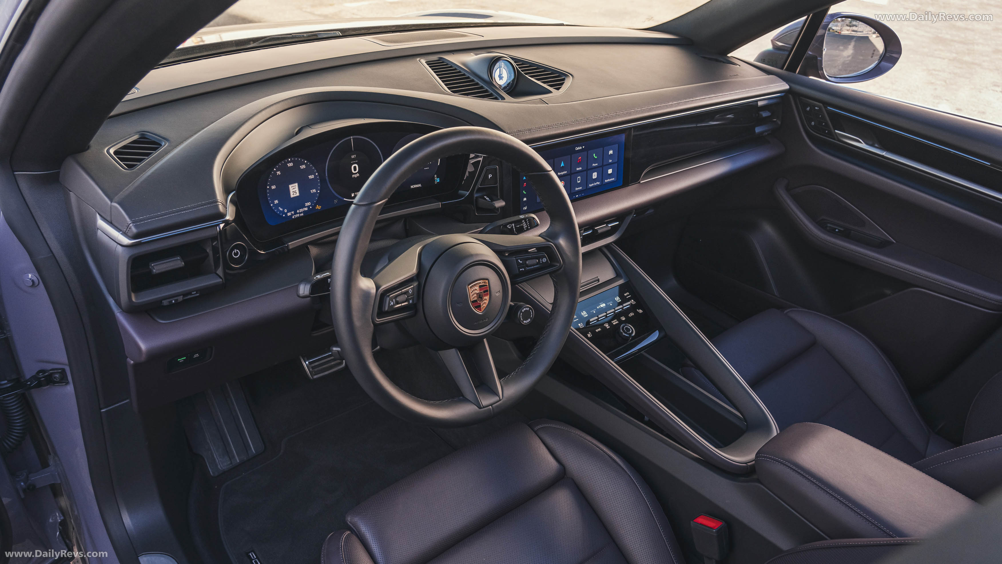 2025 Porsche Macan 4S Provence Interior