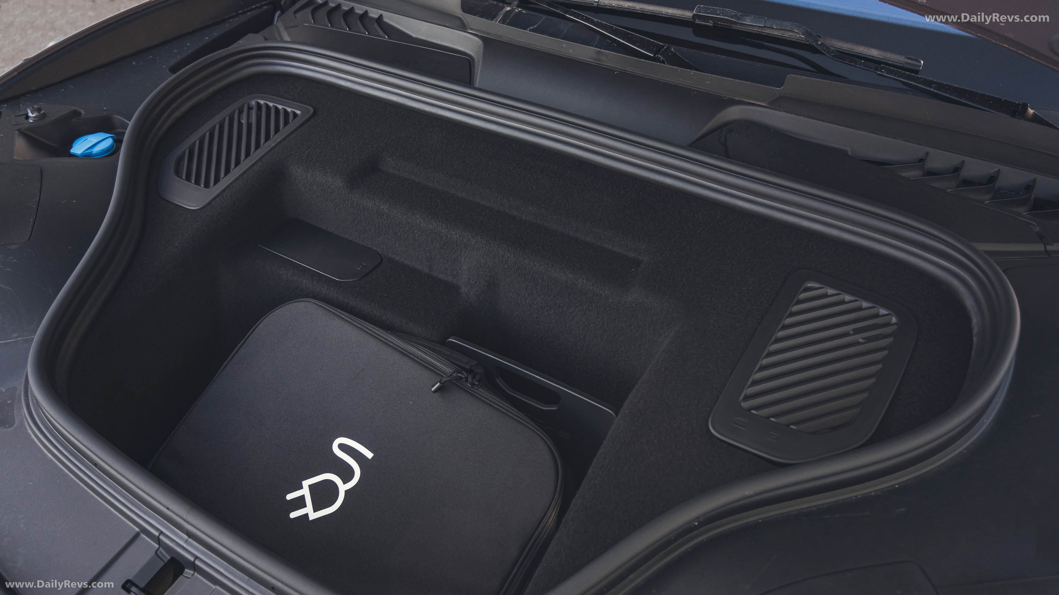 2025 Porsche Macan 4S Provence Interior