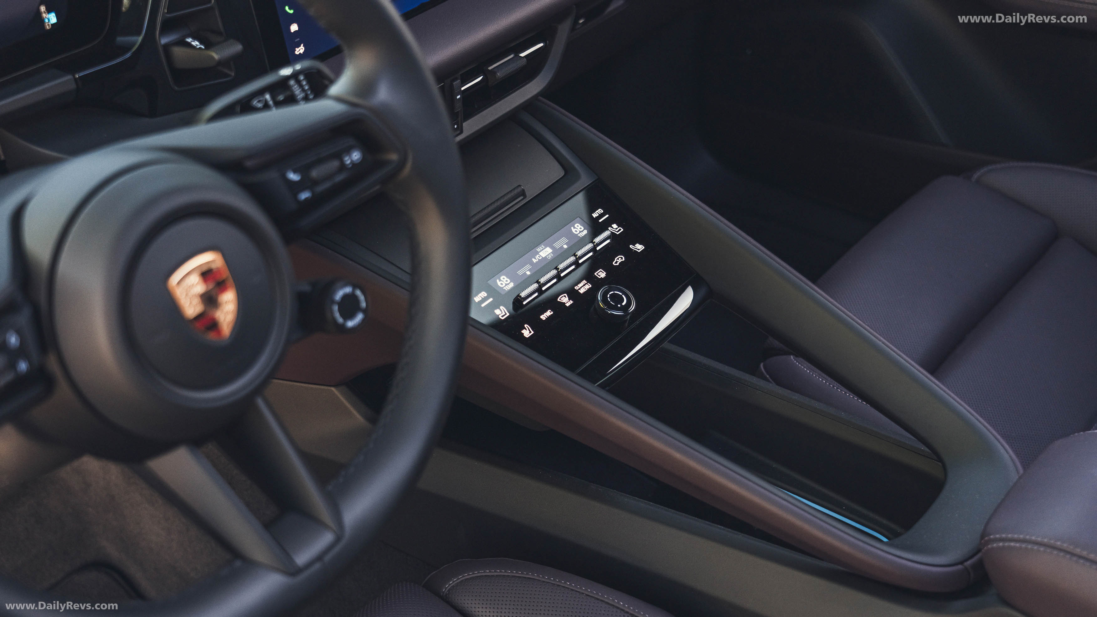 2025 Porsche Macan 4S Provence Interior