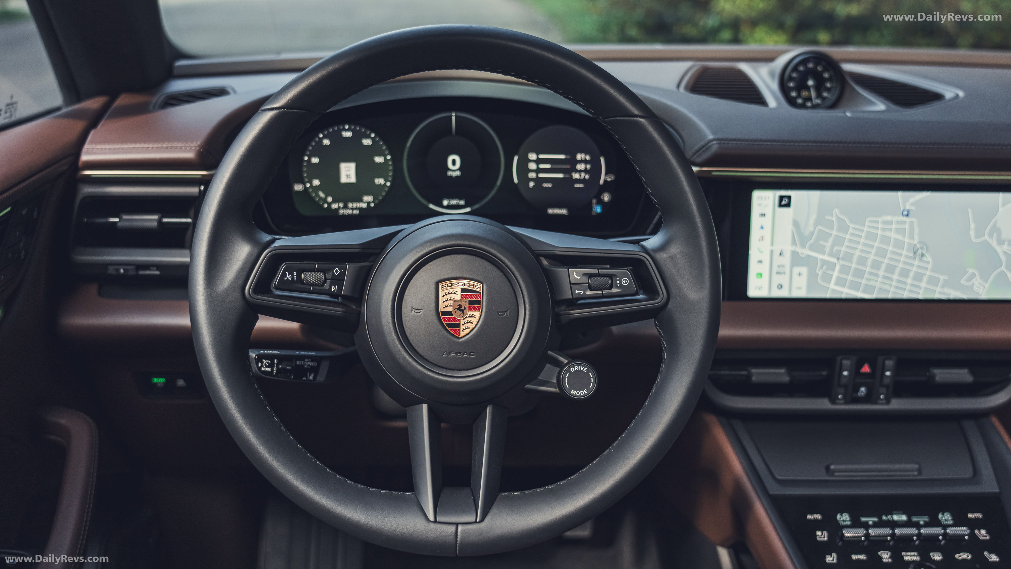 2025 Porsche Macan 4 Oak Green Interior